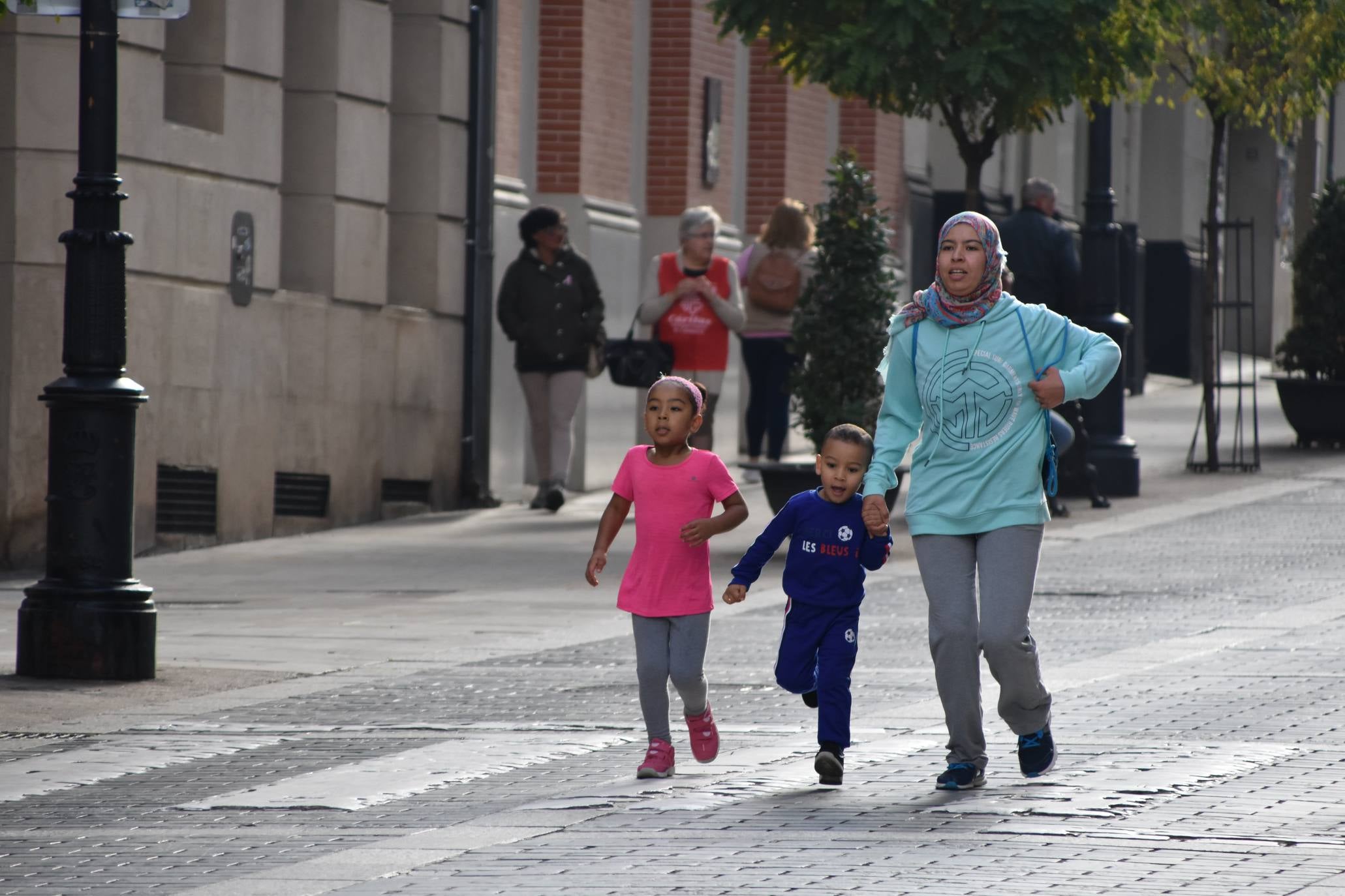 343 personas participaron en la marcha