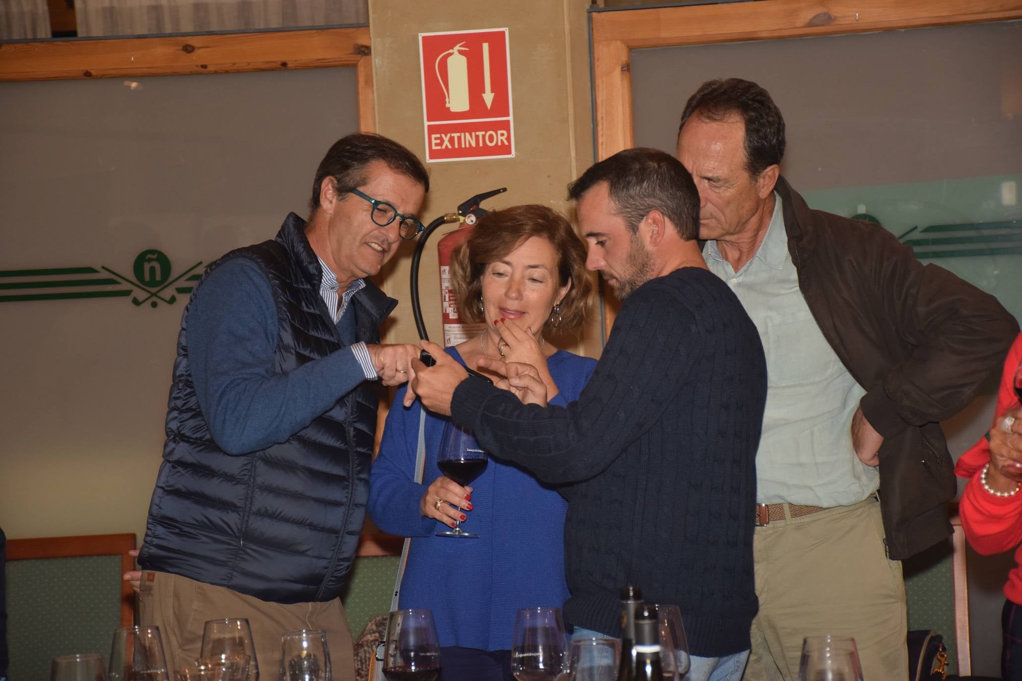 Los jugadores disfrutaron de la cata de dos vinos de Bodegas Carlos Moro antes de la entrega de premios.