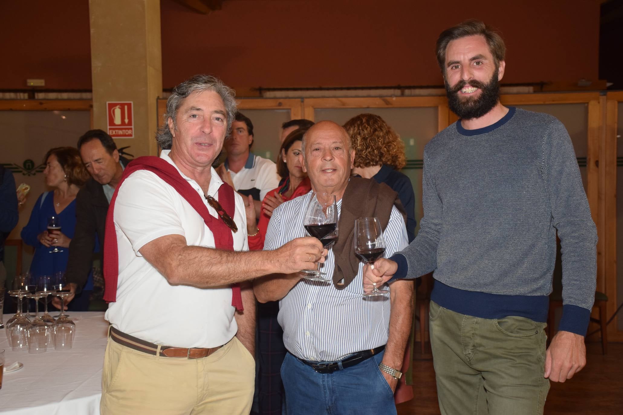 Los jugadores disfrutaron de la cata de dos vinos de Bodegas Carlos Moro antes de la entrega de premios.