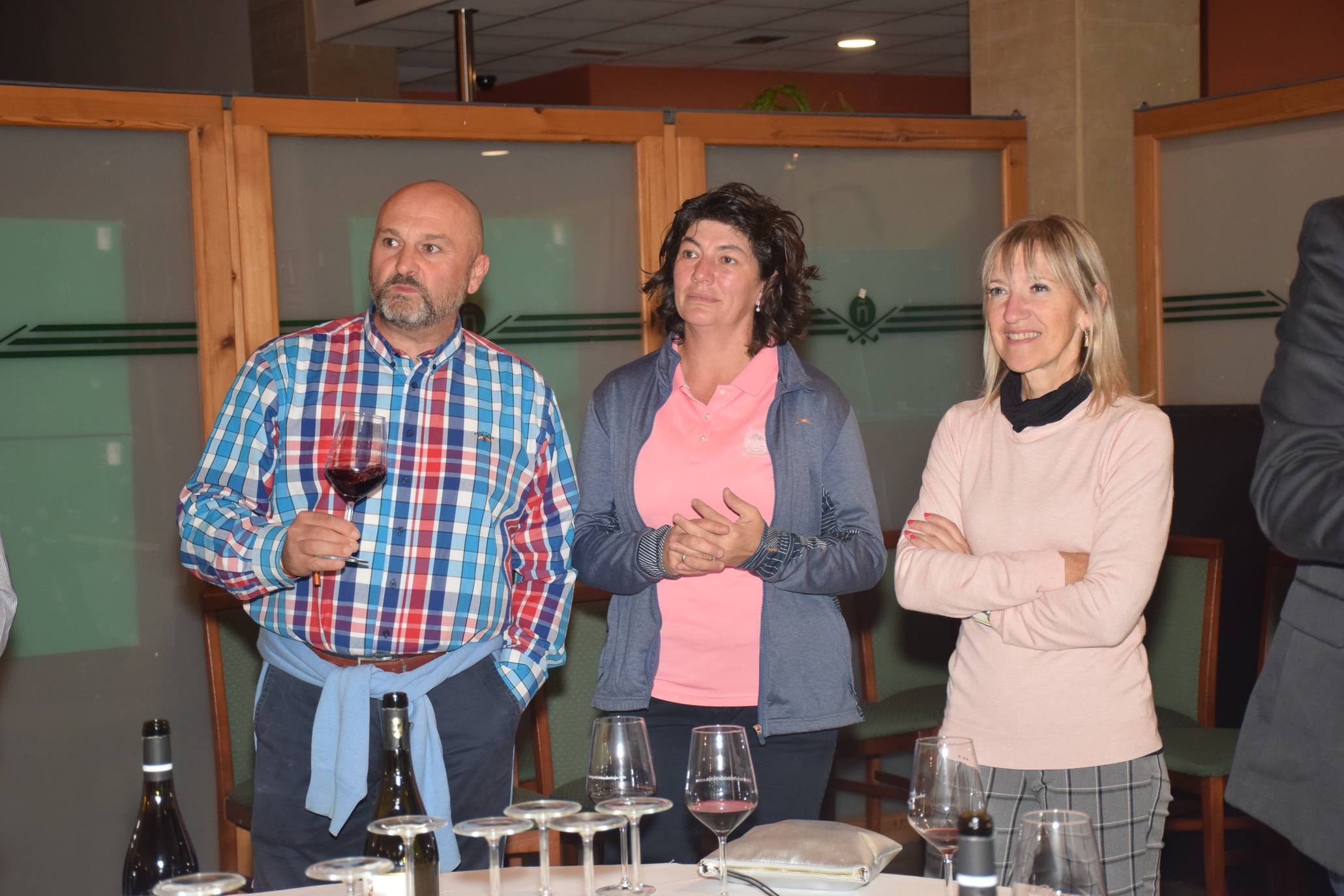 Los jugadores disfrutaron de la cata de dos vinos de Bodegas Carlos Moro antes de la entrega de premios.