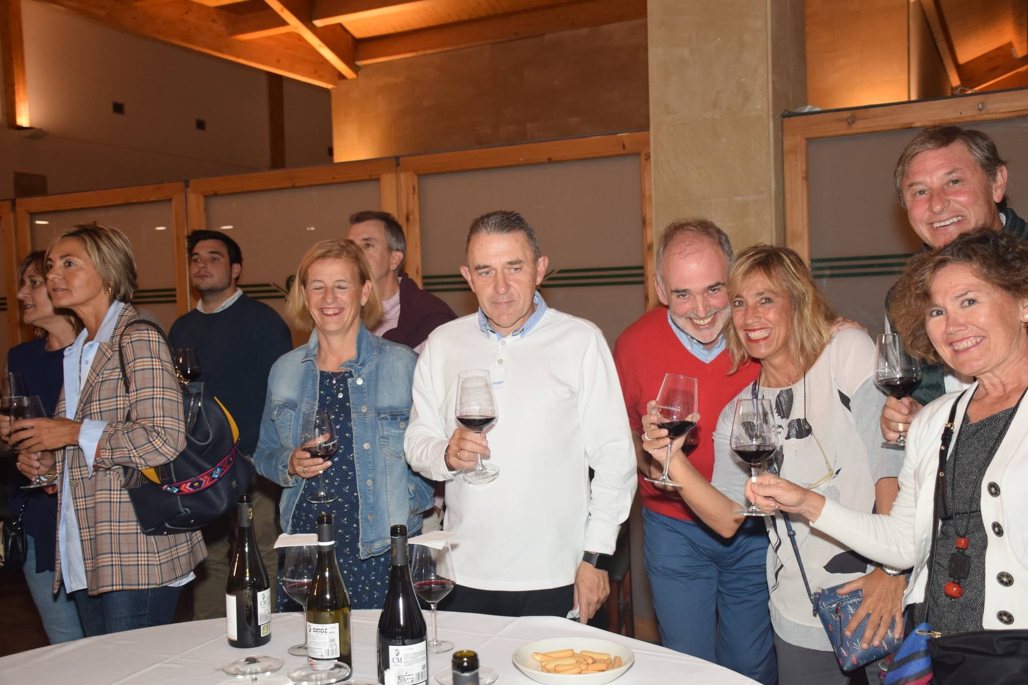 Los jugadores disfrutaron de la cata de dos vinos de Bodegas Carlos Moro antes de la entrega de premios.