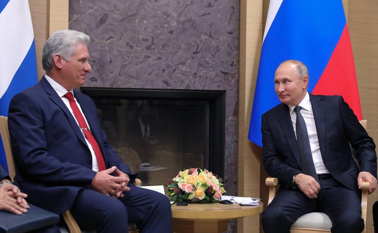 Manuel Díaz-Canel, junto a Vladimir Putin. 