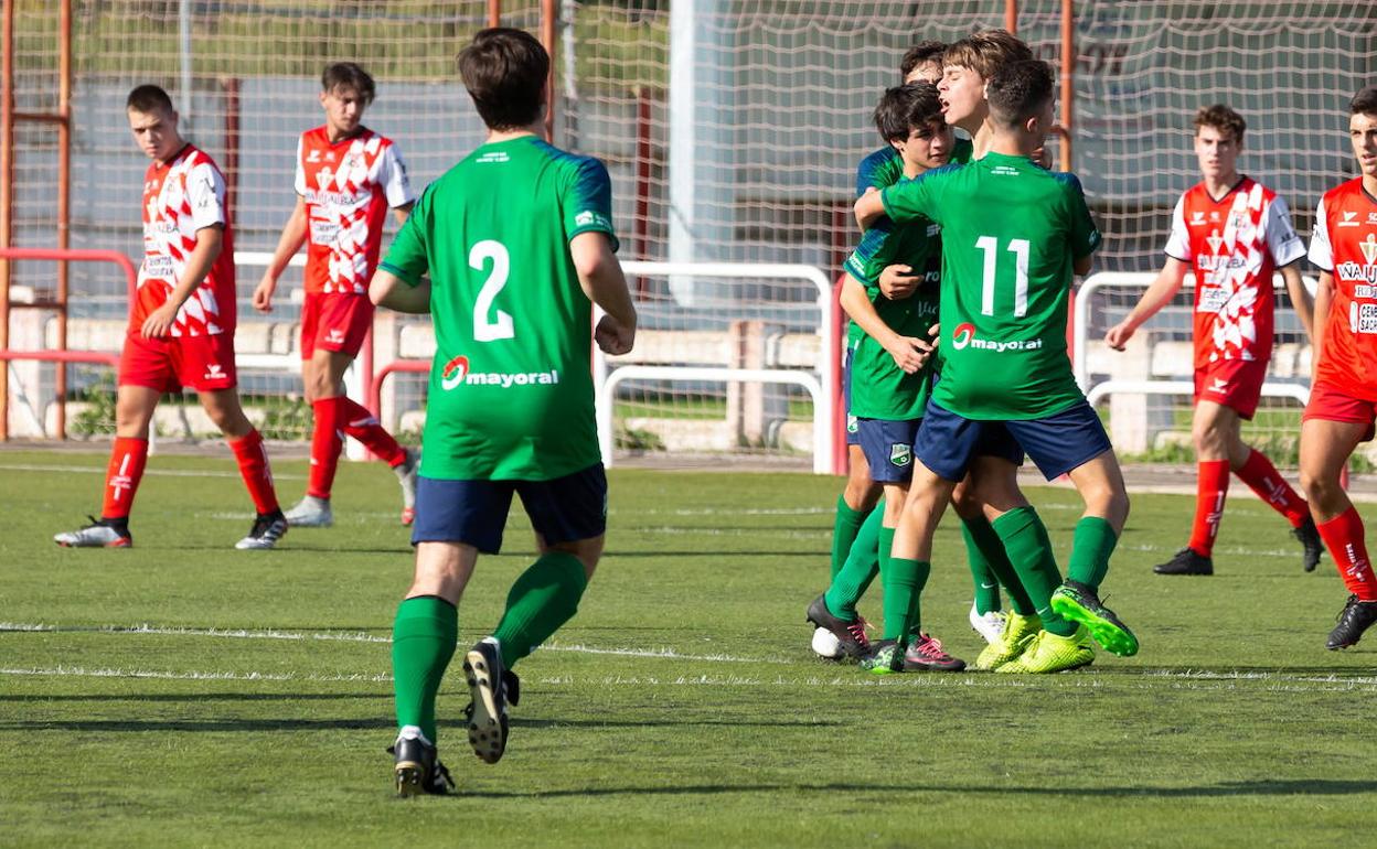 Los chicos del Berceo celebran uno de sus goles