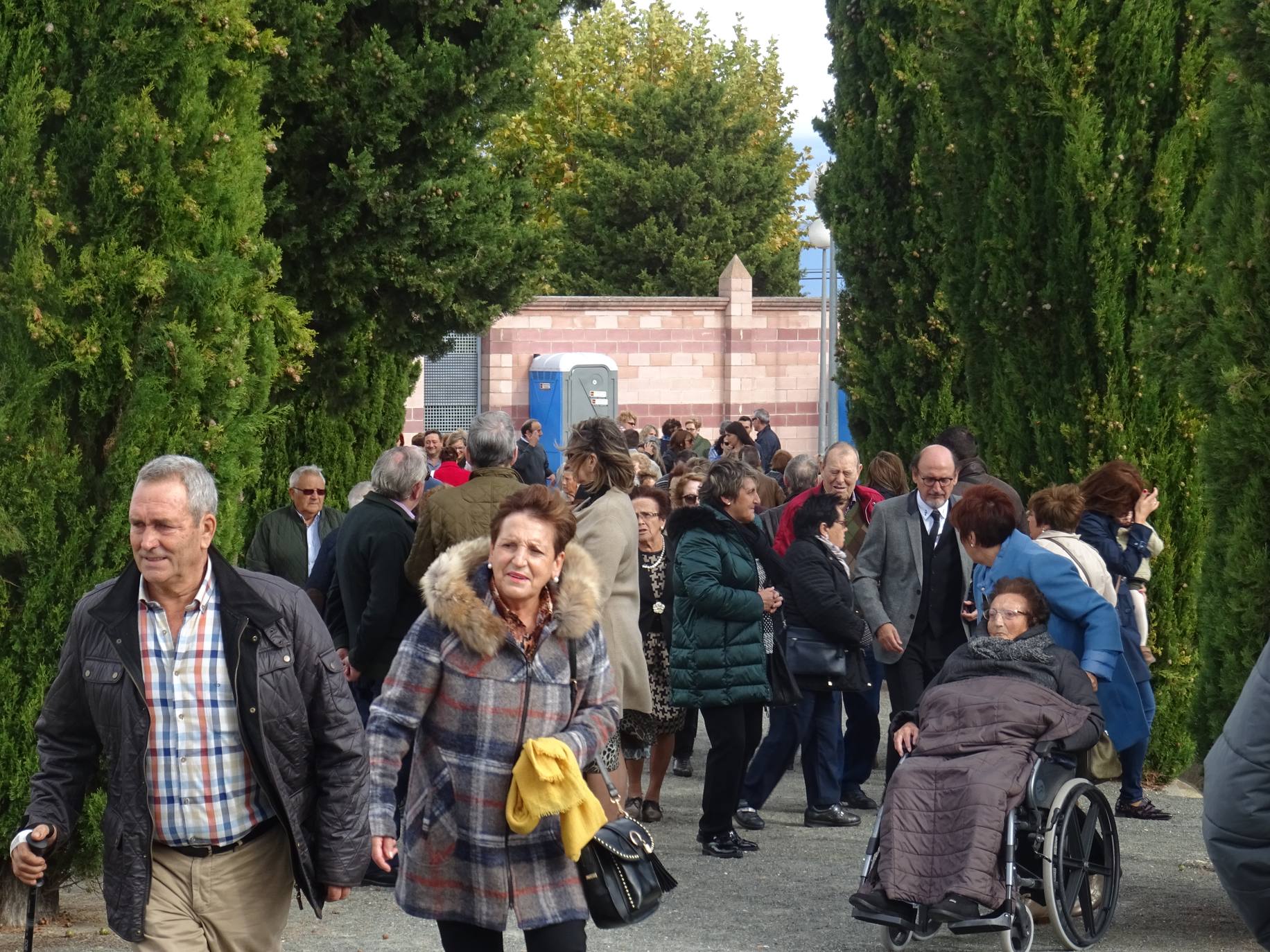 Fotos: Los cementerios riojanos se llenan de visitantes