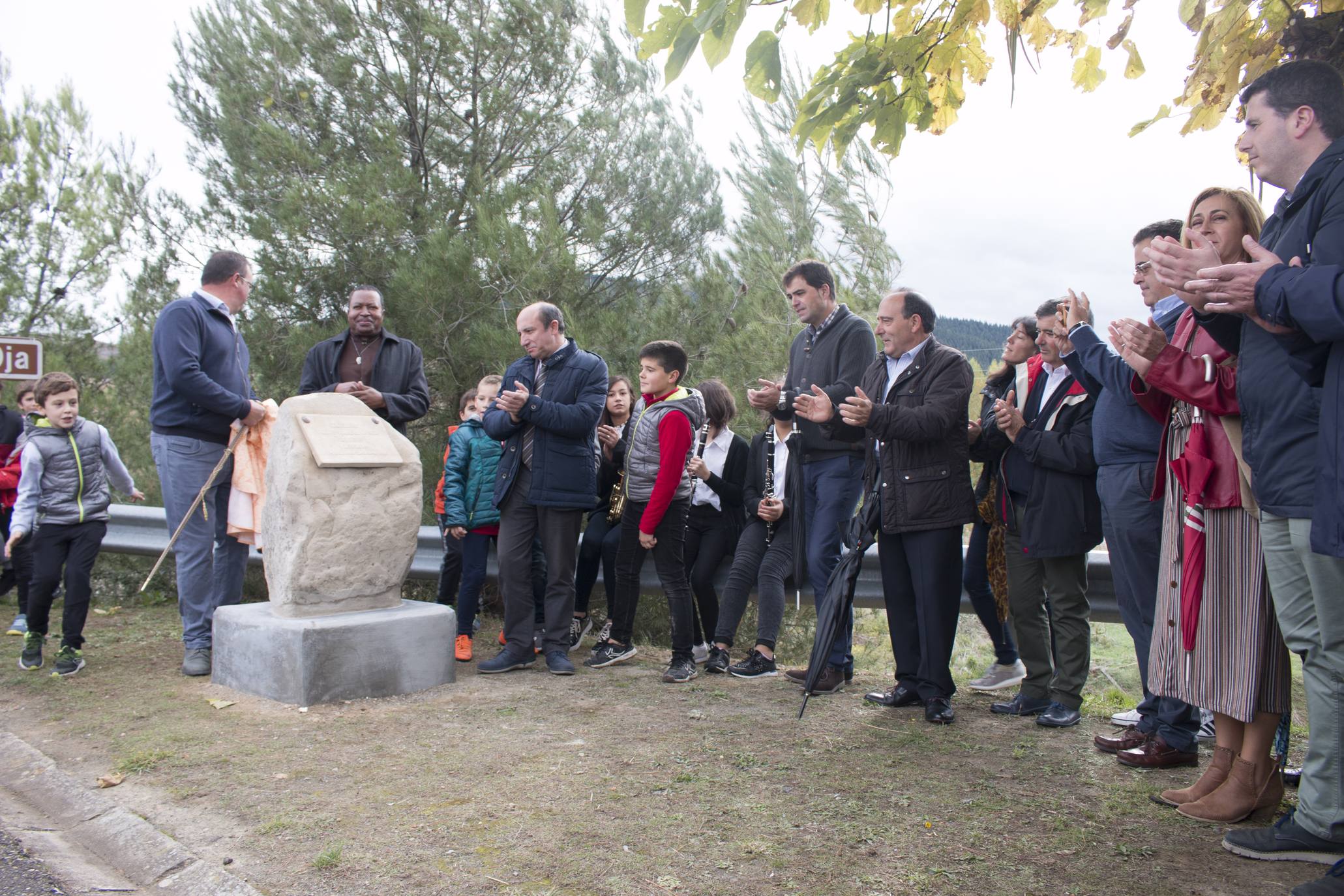 La localidad ha salido a la calle a pesar de la lluvia para celebrar el aniversario