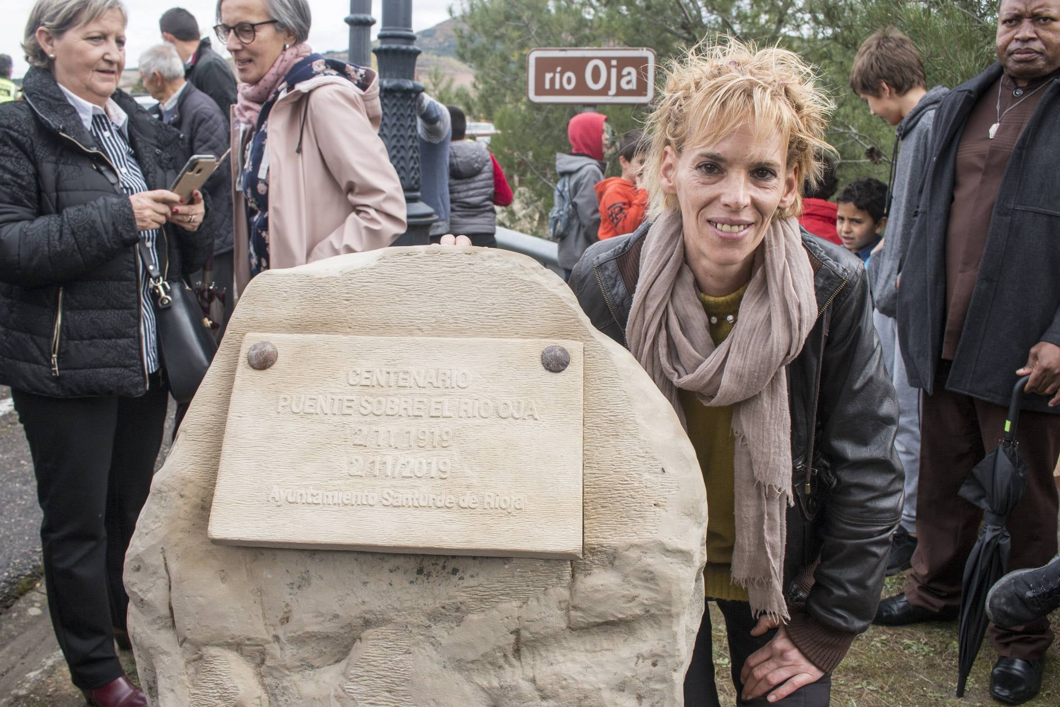 La localidad ha salido a la calle a pesar de la lluvia para celebrar el aniversario