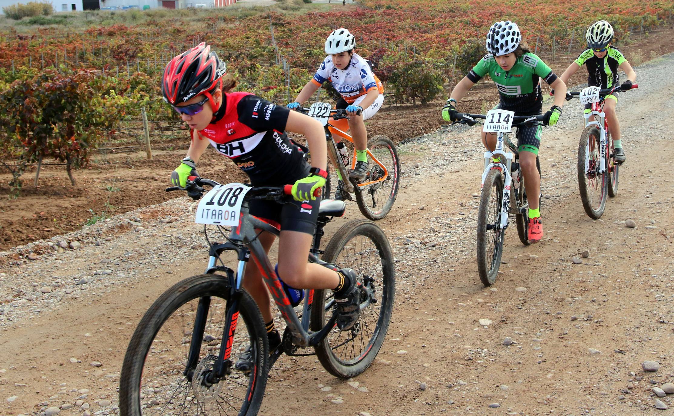 El ciclista logroñés se ha impuesto en el circuito de La Grajera y revalida su victoria en la general. 