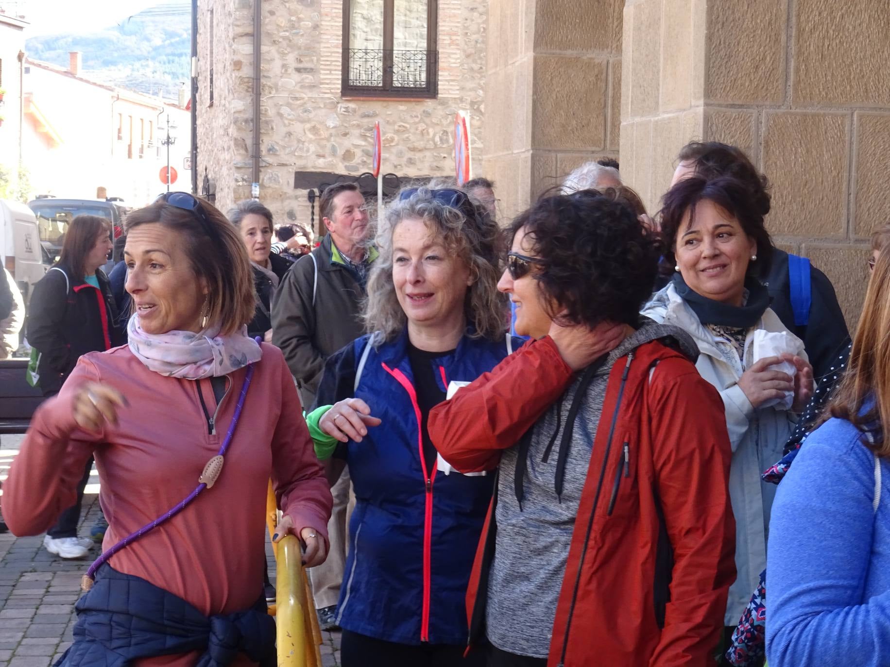 Paseo 'Por la vida', celebrado entre Santo Domingo de la Calzada y Santurde de Rioja, a beneficio de la AECC de La Rioja