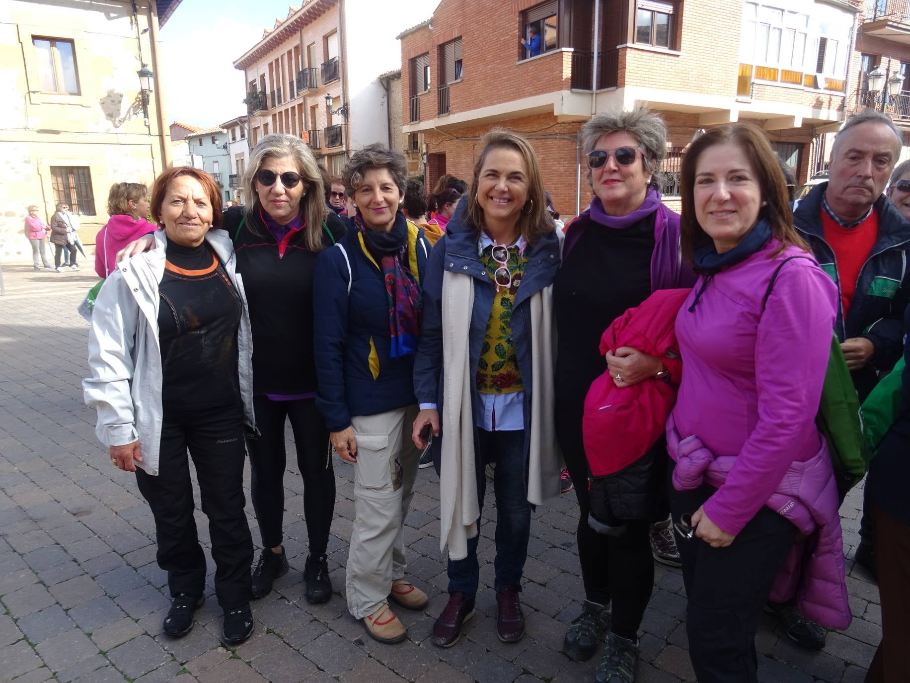 Paseo 'Por la vida', celebrado entre Santo Domingo de la Calzada y Santurde de Rioja, a beneficio de la AECC de La Rioja