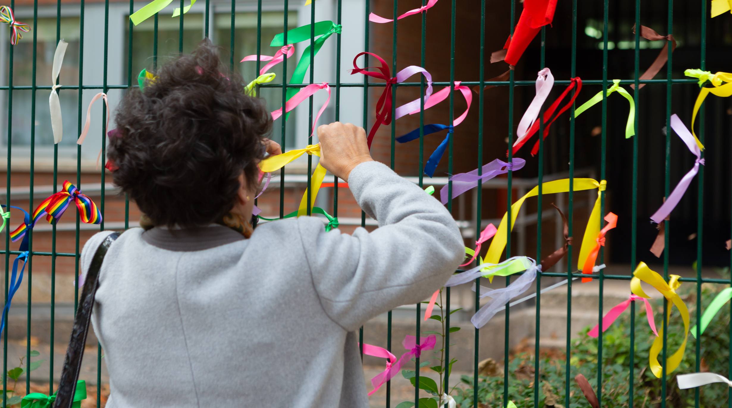 Fotos: El CEIP Vicente Ochoa se llena de lazos