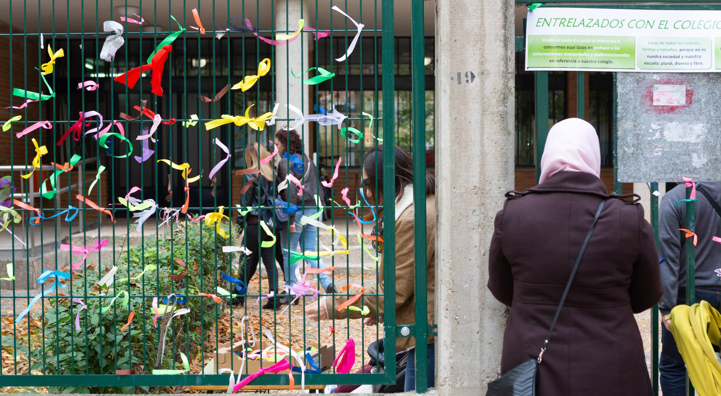 Fotos: El CEIP Vicente Ochoa se llena de lazos