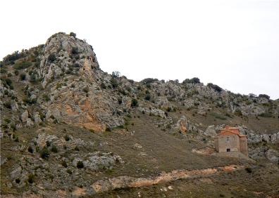 Imagen secundaria 1 - Vista de la subida a Clavijo desd Alberite, monte Laturce y ermita de Santiago, y sendero de bajada a San Prudencio