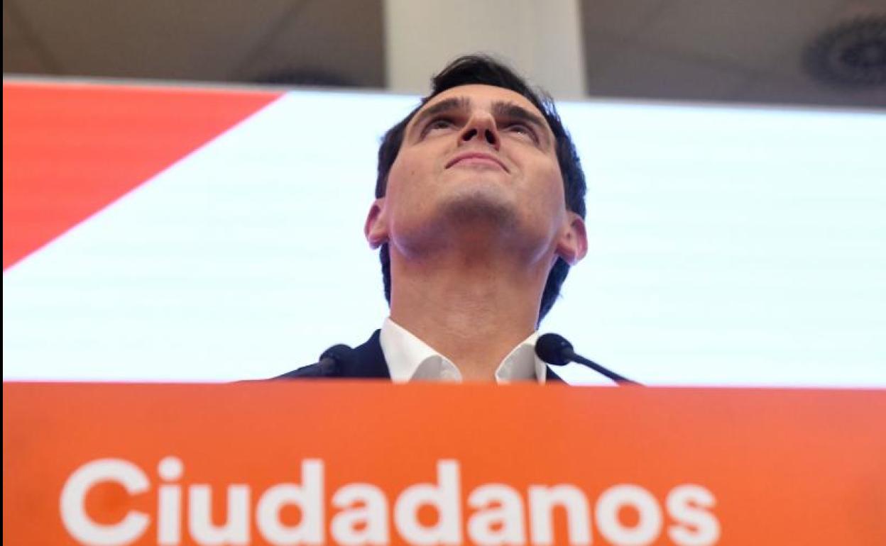 Albert Rivera anuncia su dimisión.