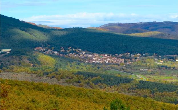 Imagen principal - Vista de El Rasillo de Cameros y camino que sigue la ruta entre Ortigosa y Villoslada