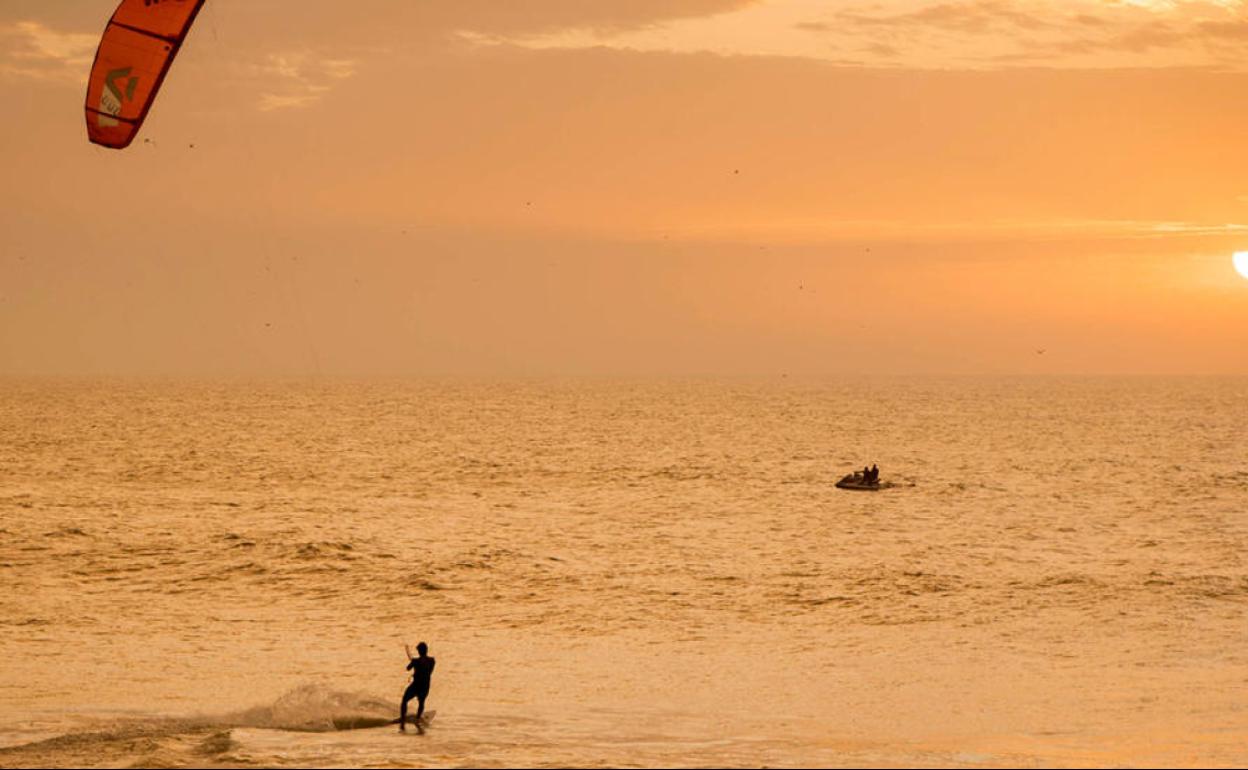 Villa Cisneros, nuevo paraíso del kitesurfing