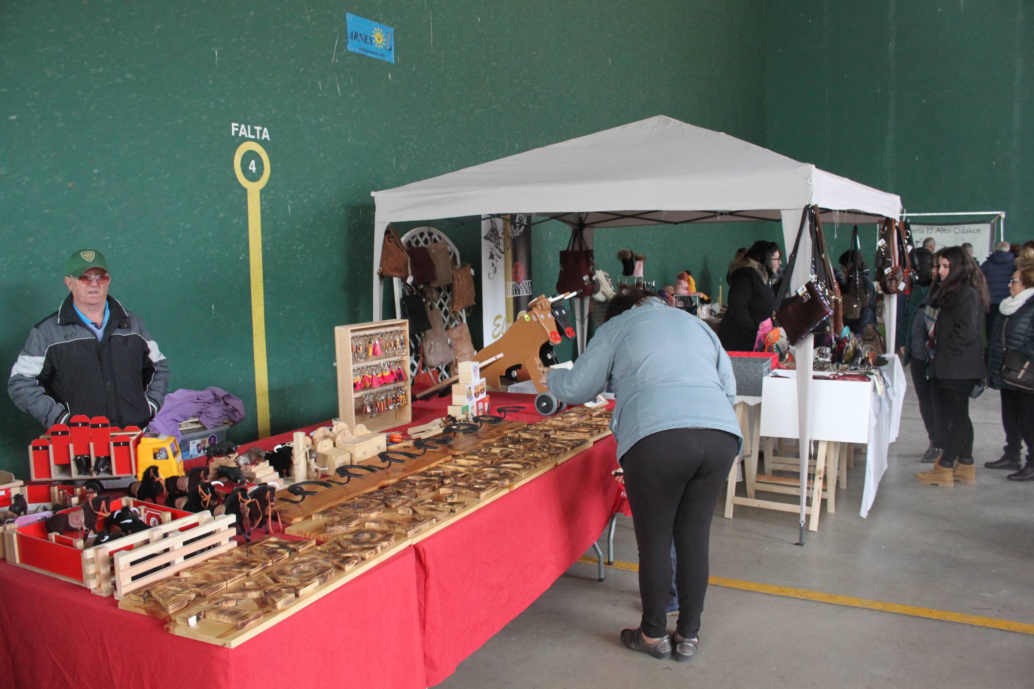 Cientos de personas se han acercado a la localidad riojabajeña. 