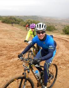 Imagen secundaria 2 - Salida desde el Ayuntamiento, senda de subida y ciclistas en el monte Paterna