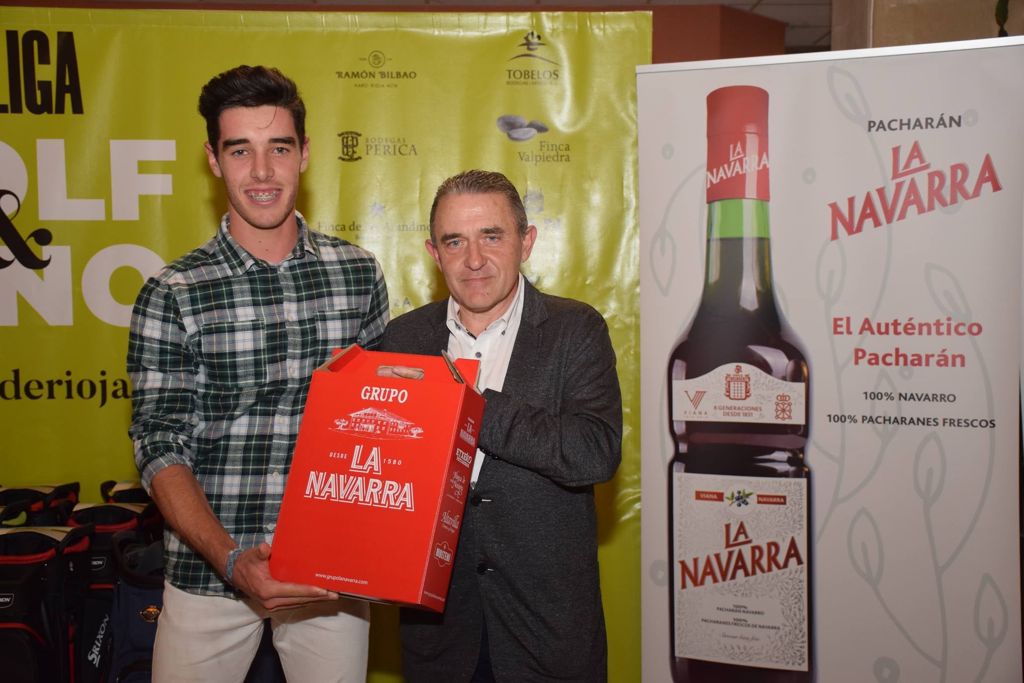 Entrega de premios a los ganadores de la Liga de Golf y Vino. 