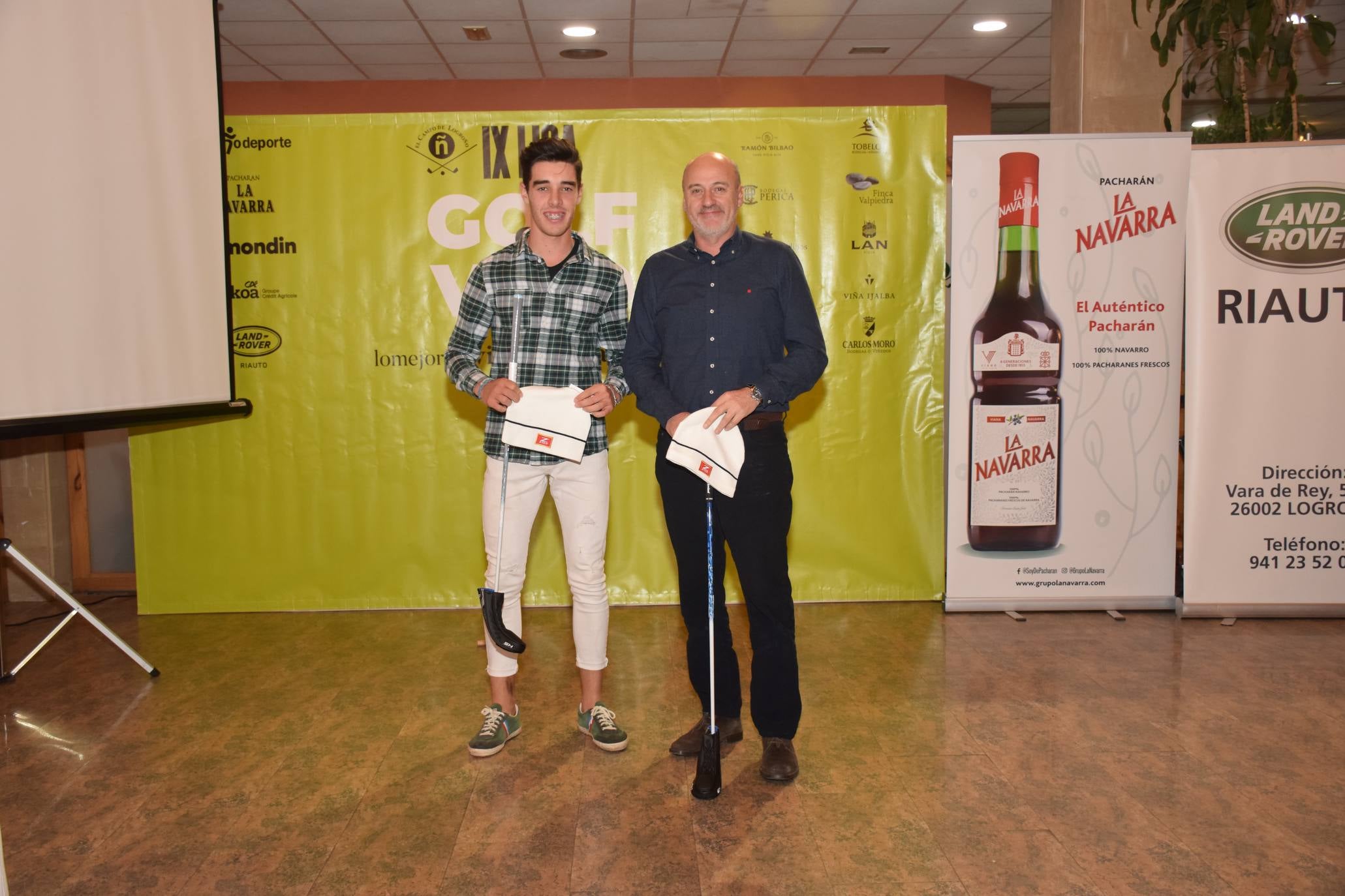 Entrega de premios a los ganadores de la Liga de Golf y Vino. 