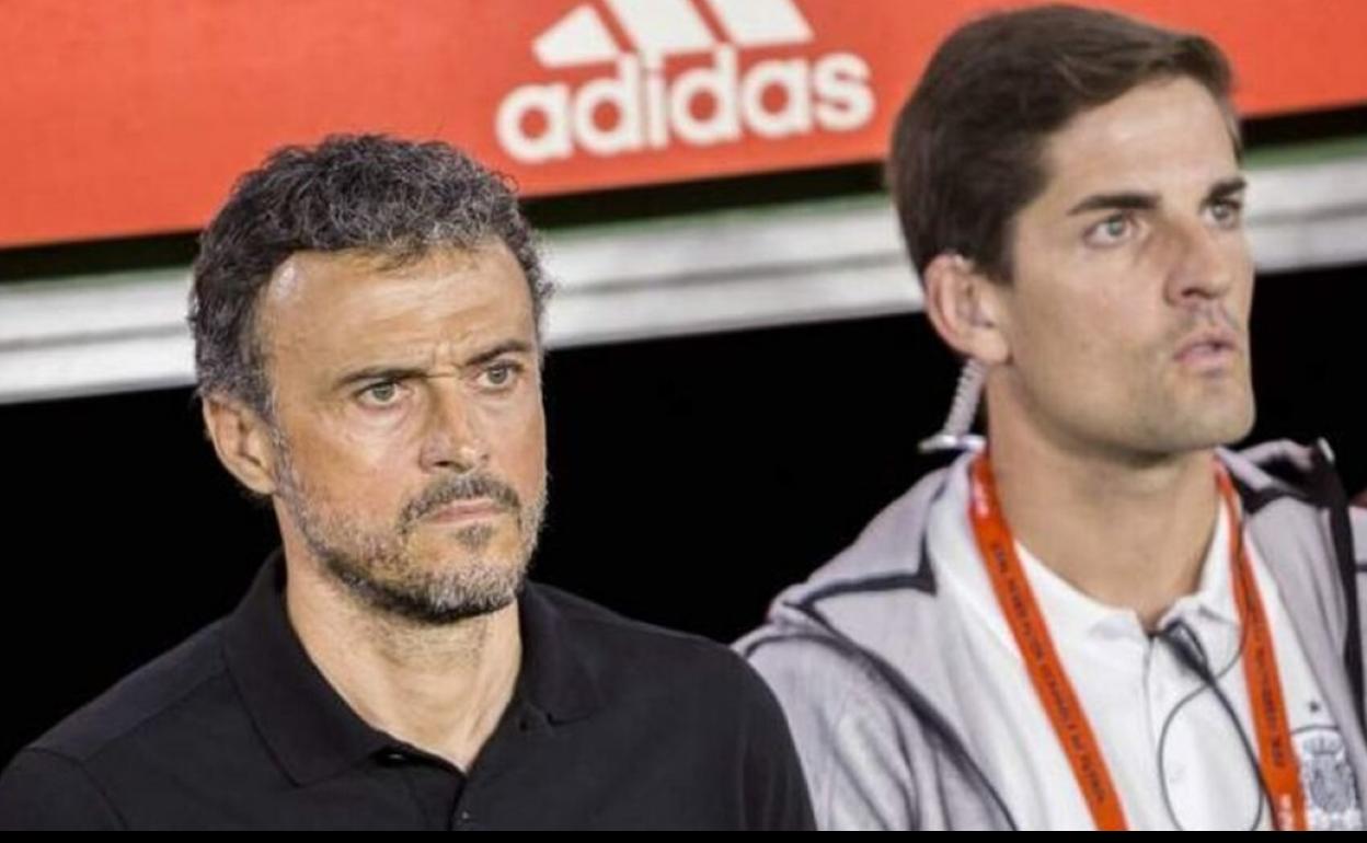 Luis Enrique y Robert Moreno, en un partido de la selección española.