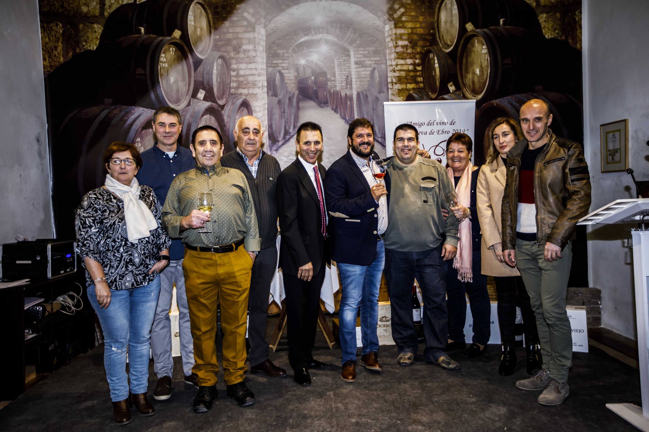 Las bodegas de Aldeanueva de Ebro presentaron ayer los primeros vinos del 2019 y el calagurritano, chef de Nino y de Delicatto, recibió el destacado galardón