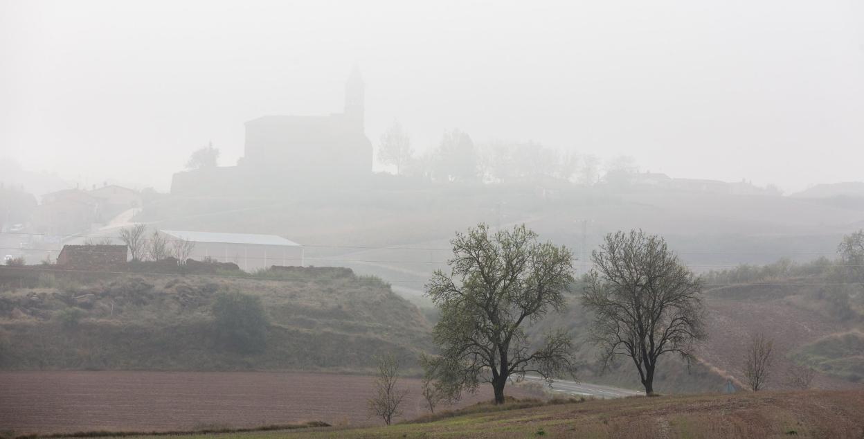 Ventosa, ayer por la mañana, oculto entre las nieblas