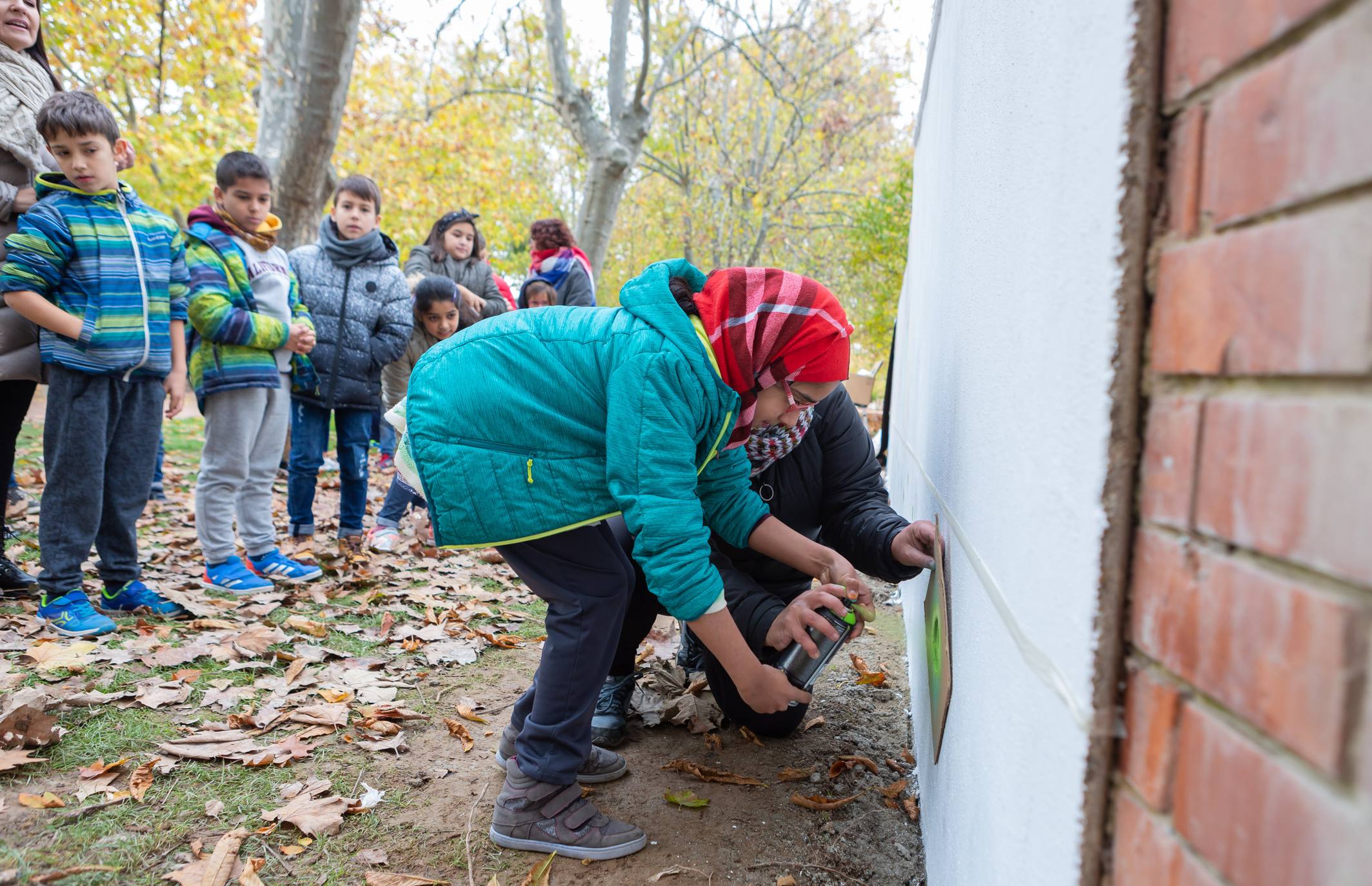 Escolares de Logroño pintan un mural en General Urrutia por las víctimas machistas