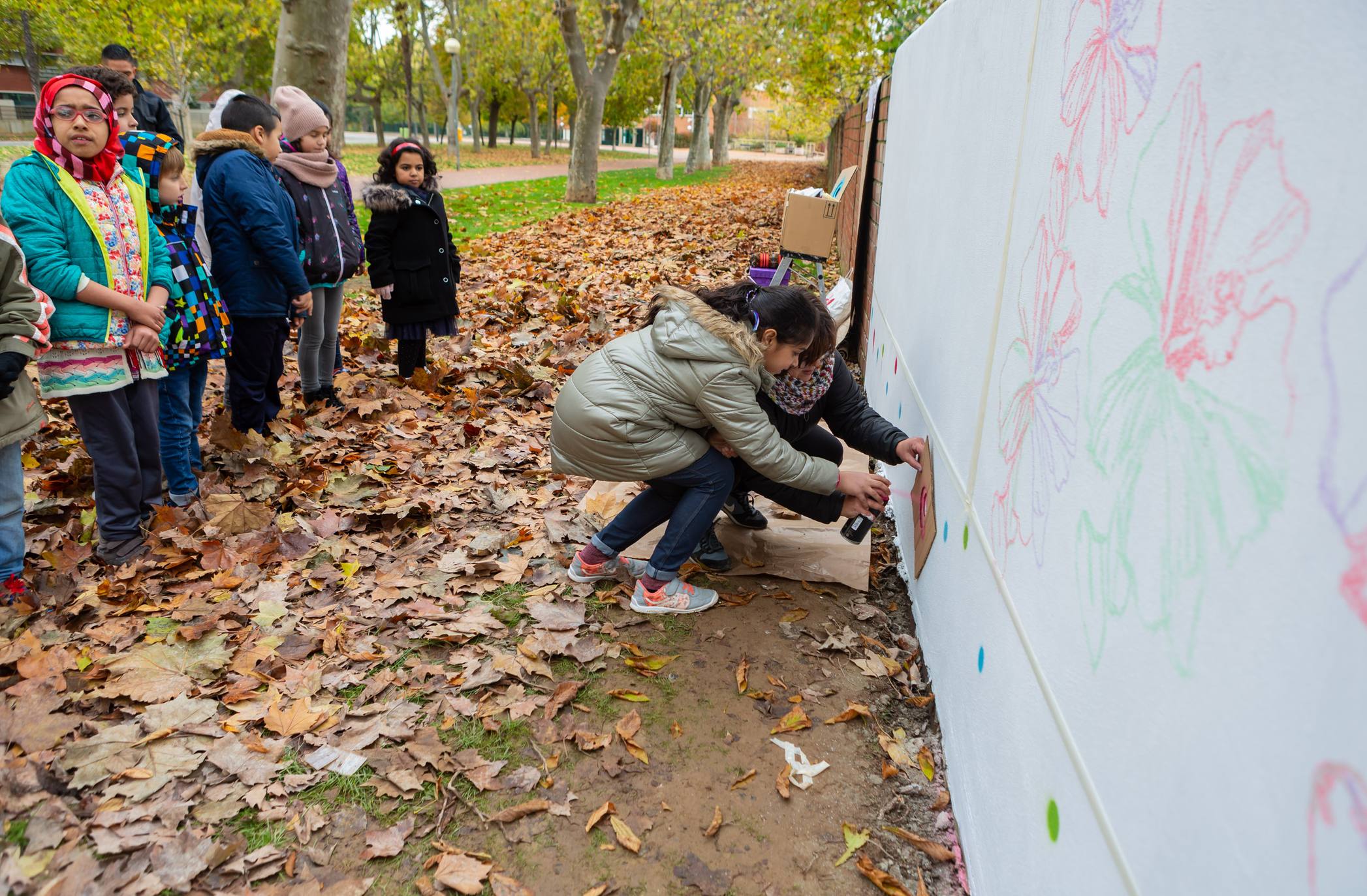 Escolares de Logroño pintan un mural en General Urrutia por las víctimas machistas