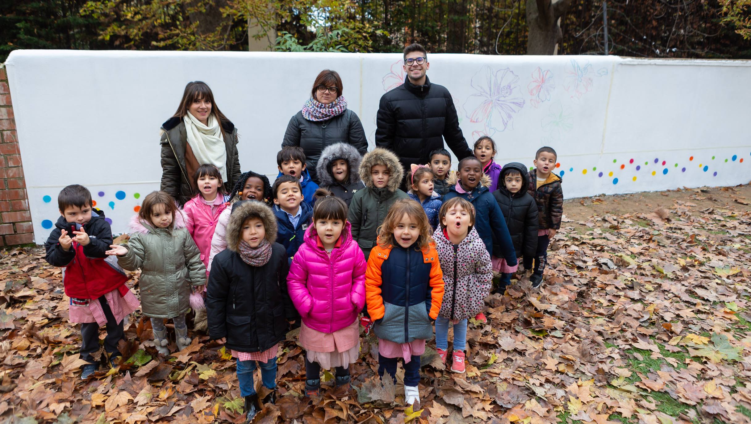 Escolares de Logroño pintan un mural en General Urrutia por las víctimas machistas