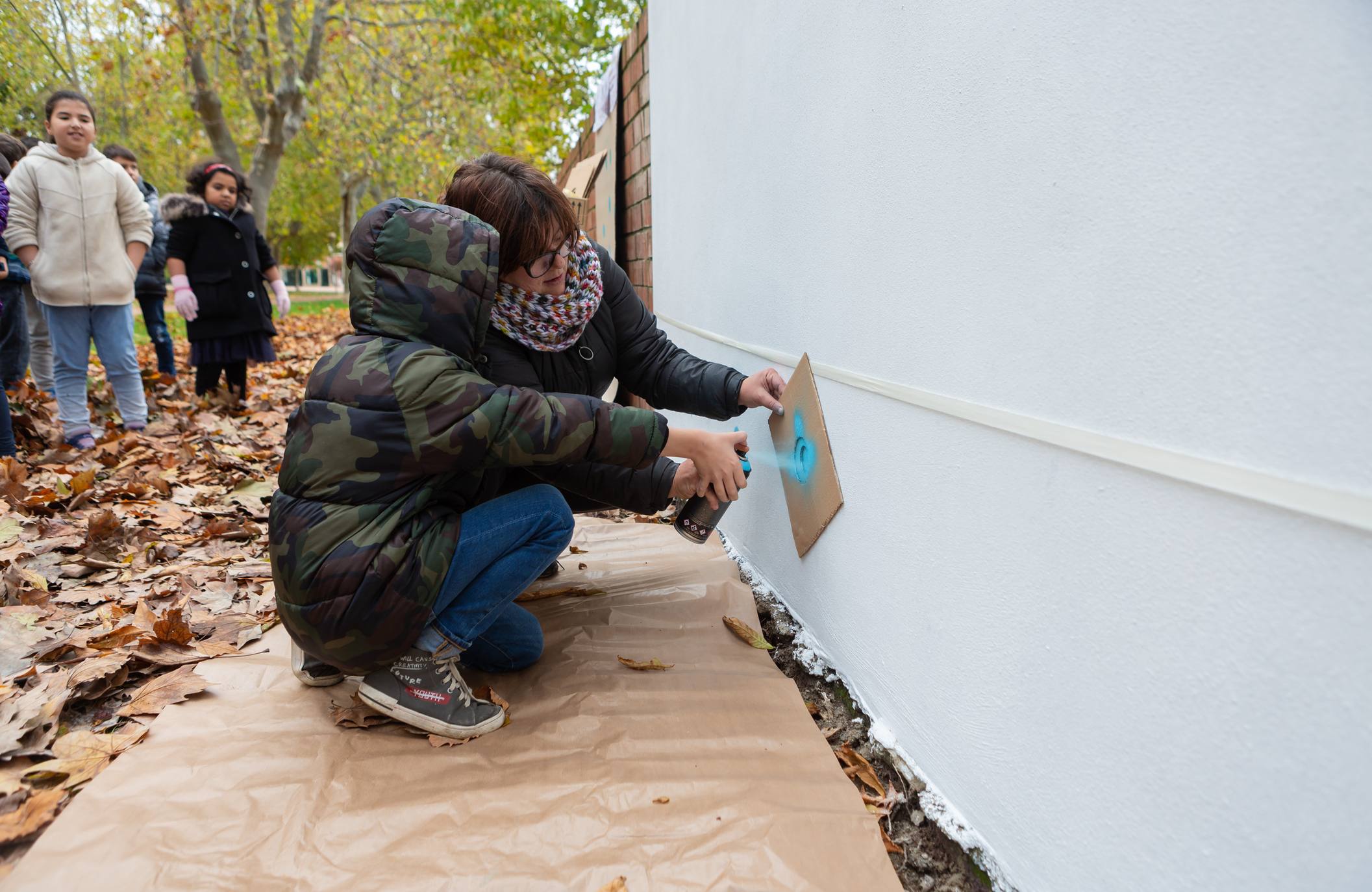 Escolares de Logroño pintan un mural en General Urrutia por las víctimas machistas