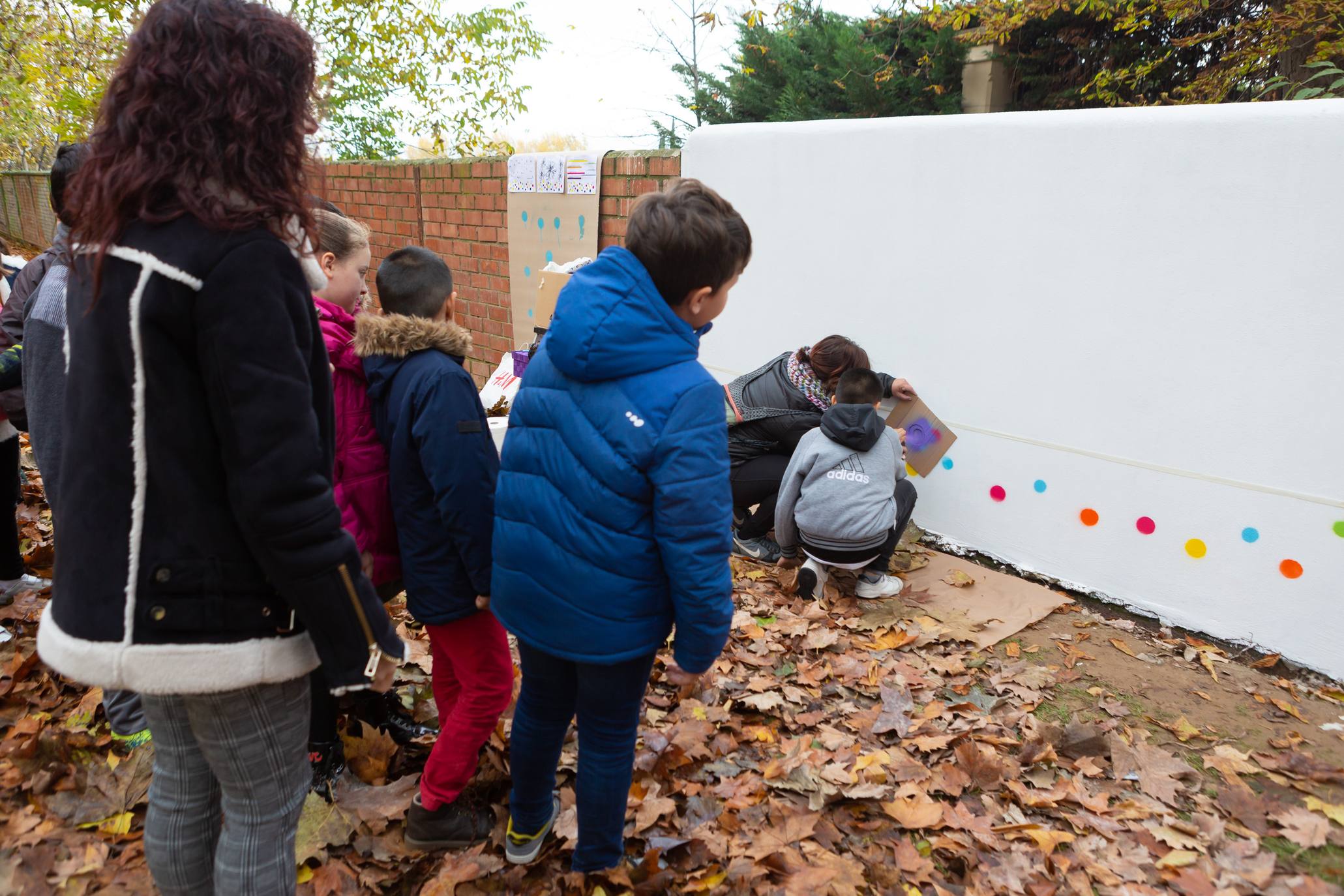 Escolares de Logroño pintan un mural en General Urrutia por las víctimas machistas