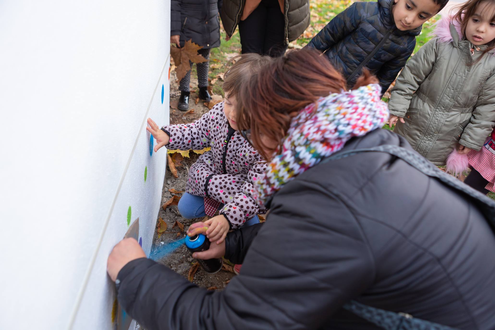 Escolares de Logroño pintan un mural en General Urrutia por las víctimas machistas