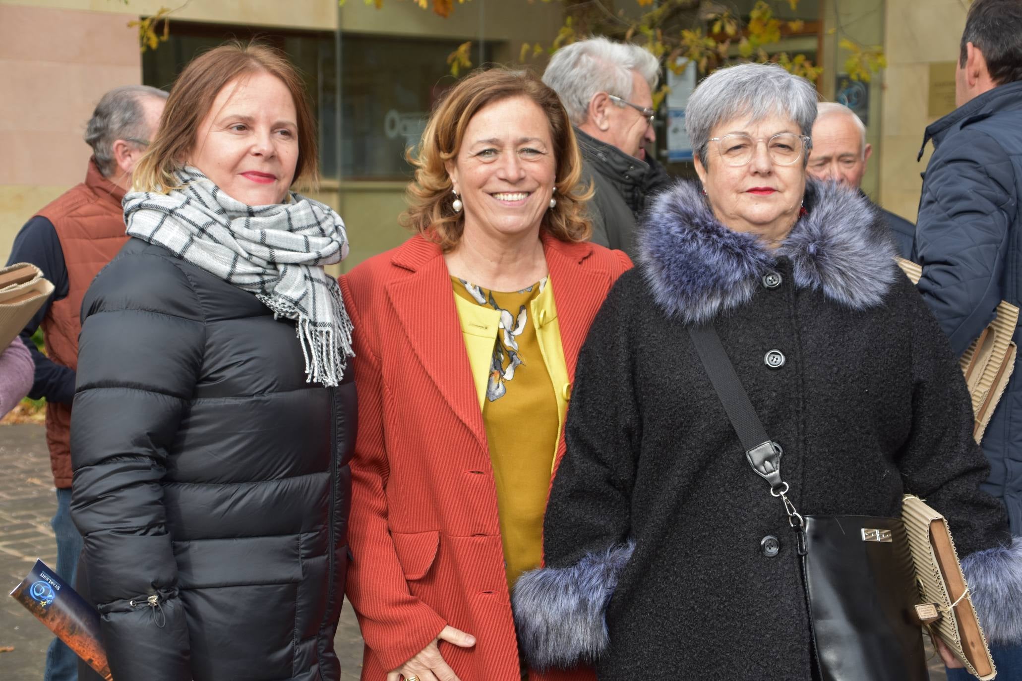 El Ayuntamiento de Ocón, dentro de los actos de los '40 años de ayuntamientos democráticos', celebró un homenaje a los alcaldes, concejales y representantes que han ejercido su labor en algún momento desde 1979 hasta la actualidad.