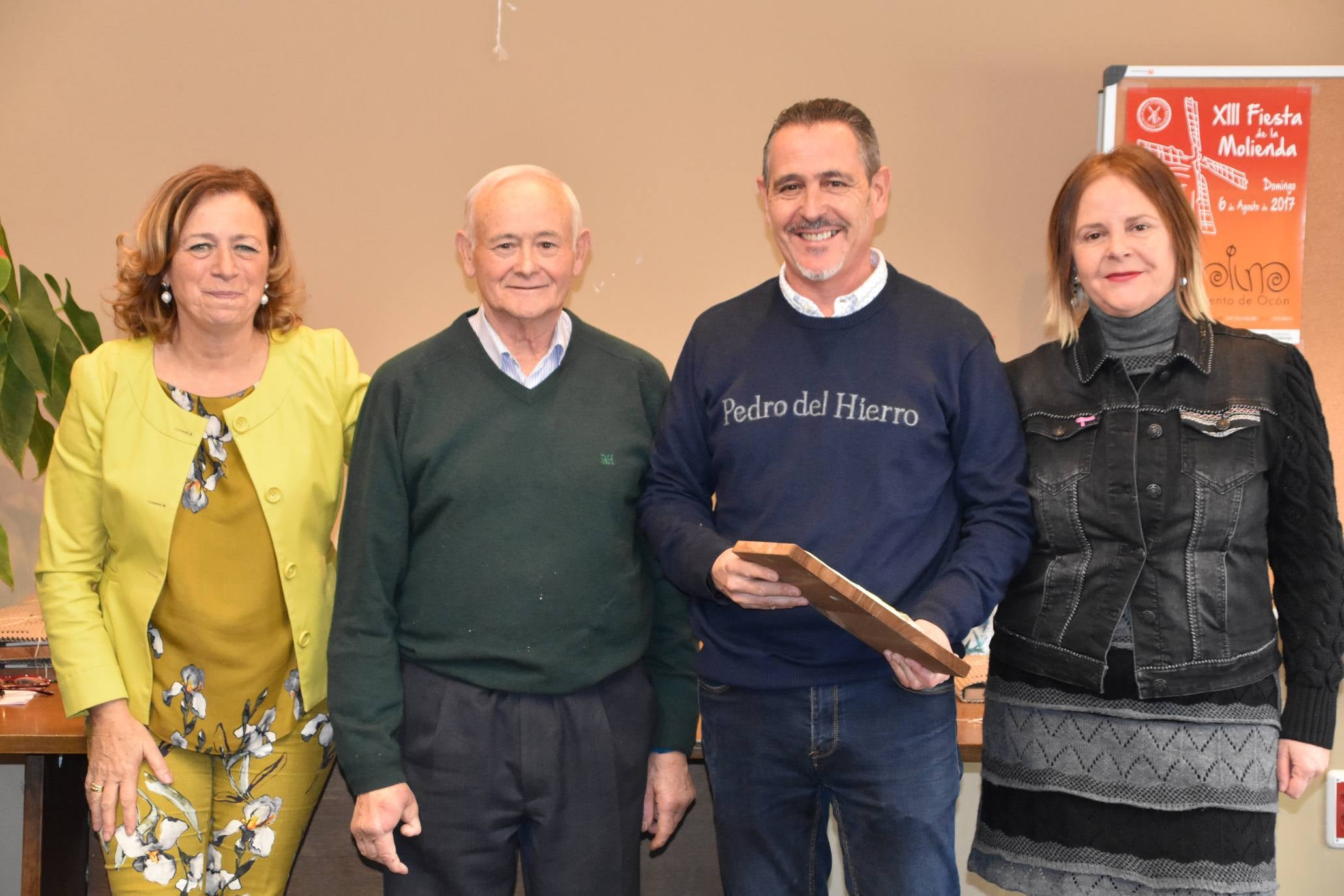 El Ayuntamiento de Ocón, dentro de los actos de los '40 años de ayuntamientos democráticos', celebró un homenaje a los alcaldes, concejales y representantes que han ejercido su labor en algún momento desde 1979 hasta la actualidad.