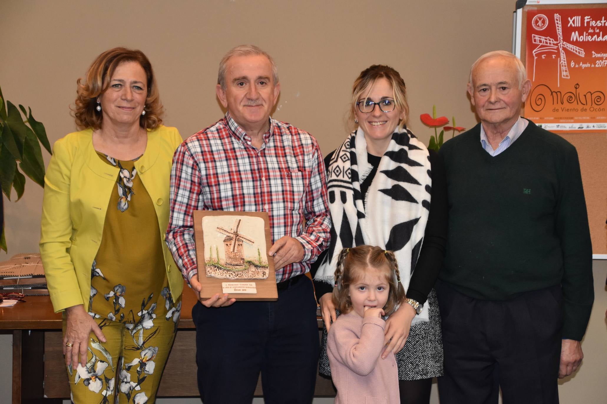 El Ayuntamiento de Ocón, dentro de los actos de los '40 años de ayuntamientos democráticos', celebró un homenaje a los alcaldes, concejales y representantes que han ejercido su labor en algún momento desde 1979 hasta la actualidad.