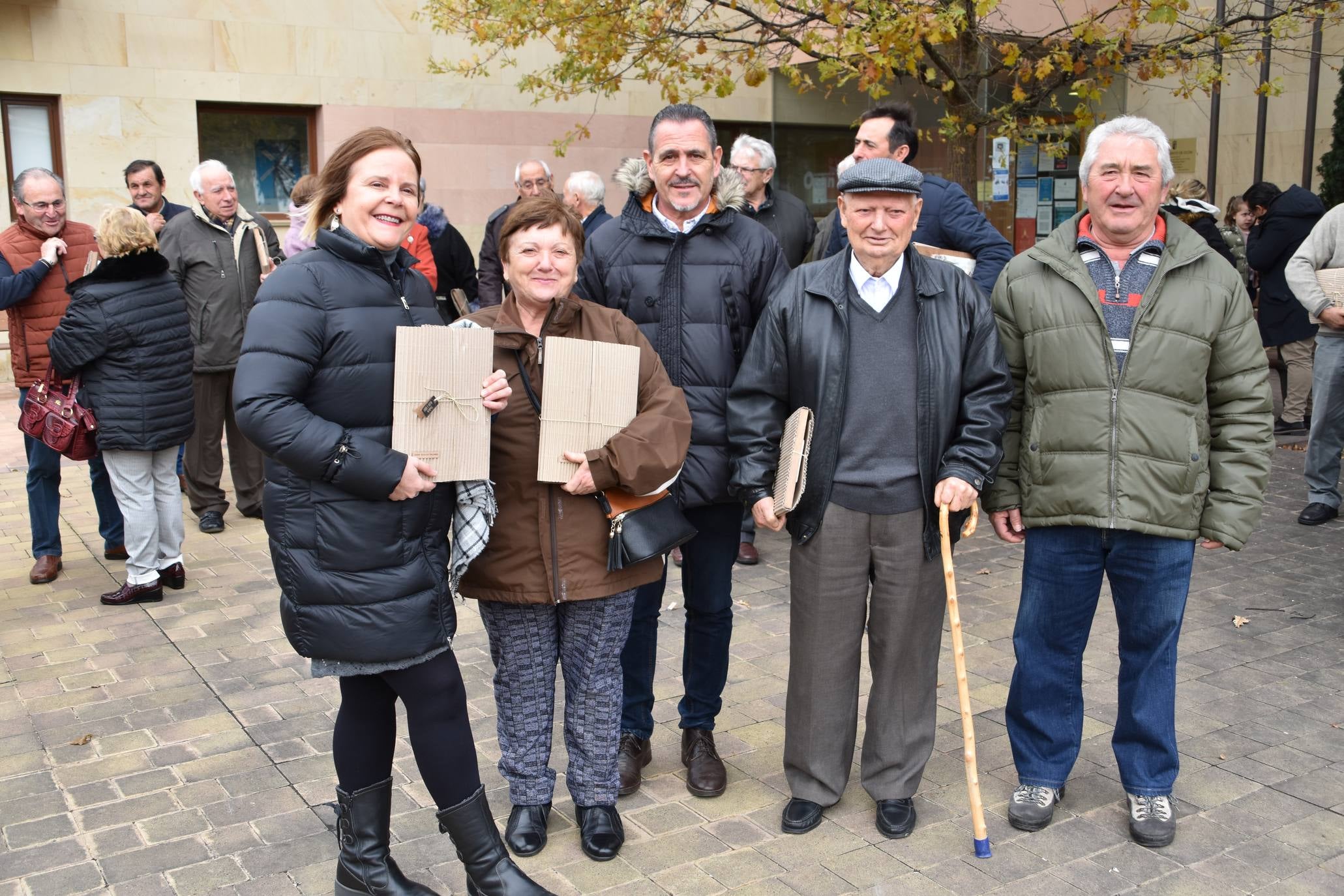 El Ayuntamiento de Ocón, dentro de los actos de los '40 años de ayuntamientos democráticos', celebró un homenaje a los alcaldes, concejales y representantes que han ejercido su labor en algún momento desde 1979 hasta la actualidad.