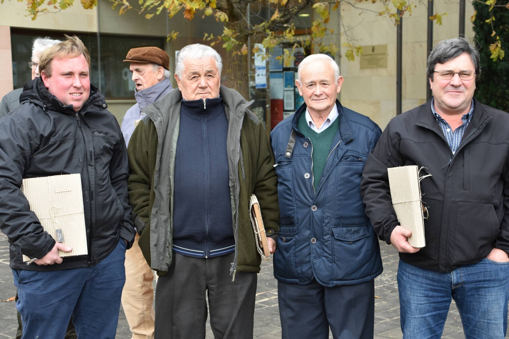 El Ayuntamiento de Ocón, dentro de los actos de los '40 años de ayuntamientos democráticos', celebró un homenaje a los alcaldes, concejales y representantes que han ejercido su labor en algún momento desde 1979 hasta la actualidad.