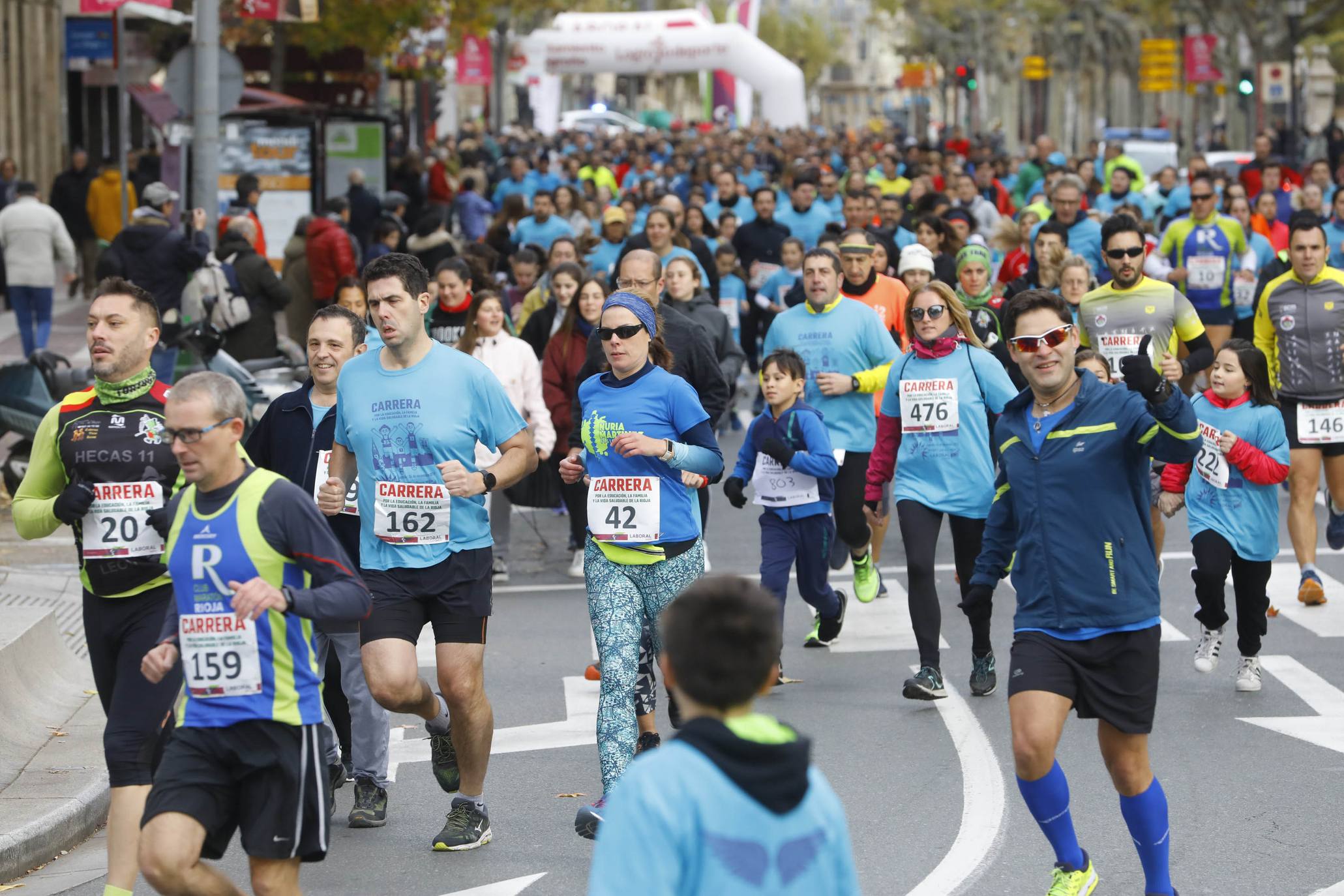 Cientos de familias y amigos han salido este domingo a hacer deporte por la capital riojana... ¡con un ambientazo increíble!