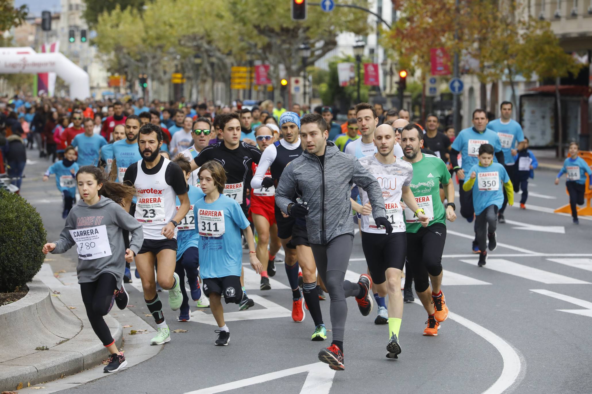 Cientos de familias y amigos han salido este domingo a hacer deporte por la capital riojana... ¡con un ambientazo increíble!