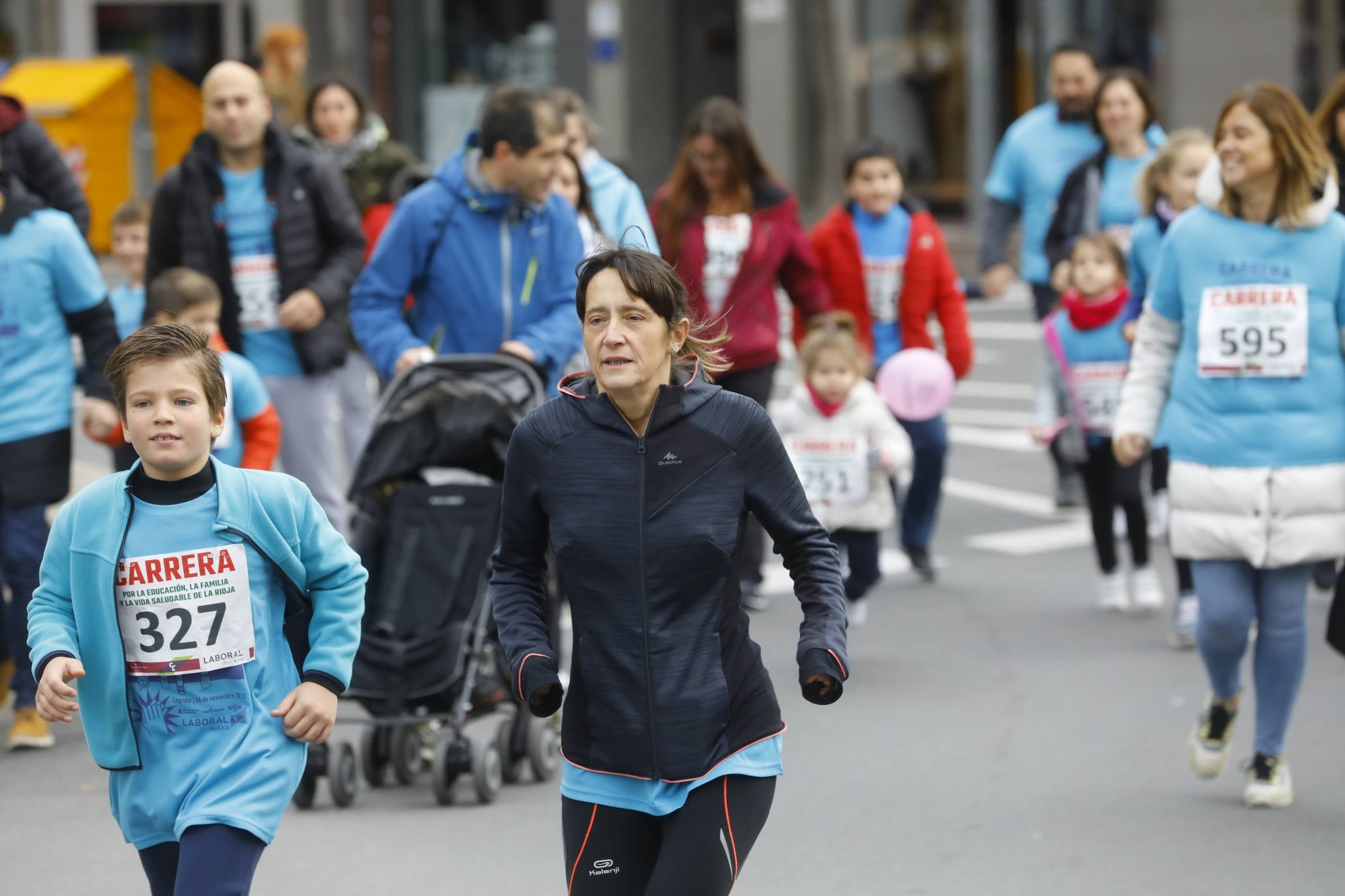 Cientos de familias y amigos han salido este domingo a hacer deporte por la capital riojana... ¡con un ambientazo increíble!