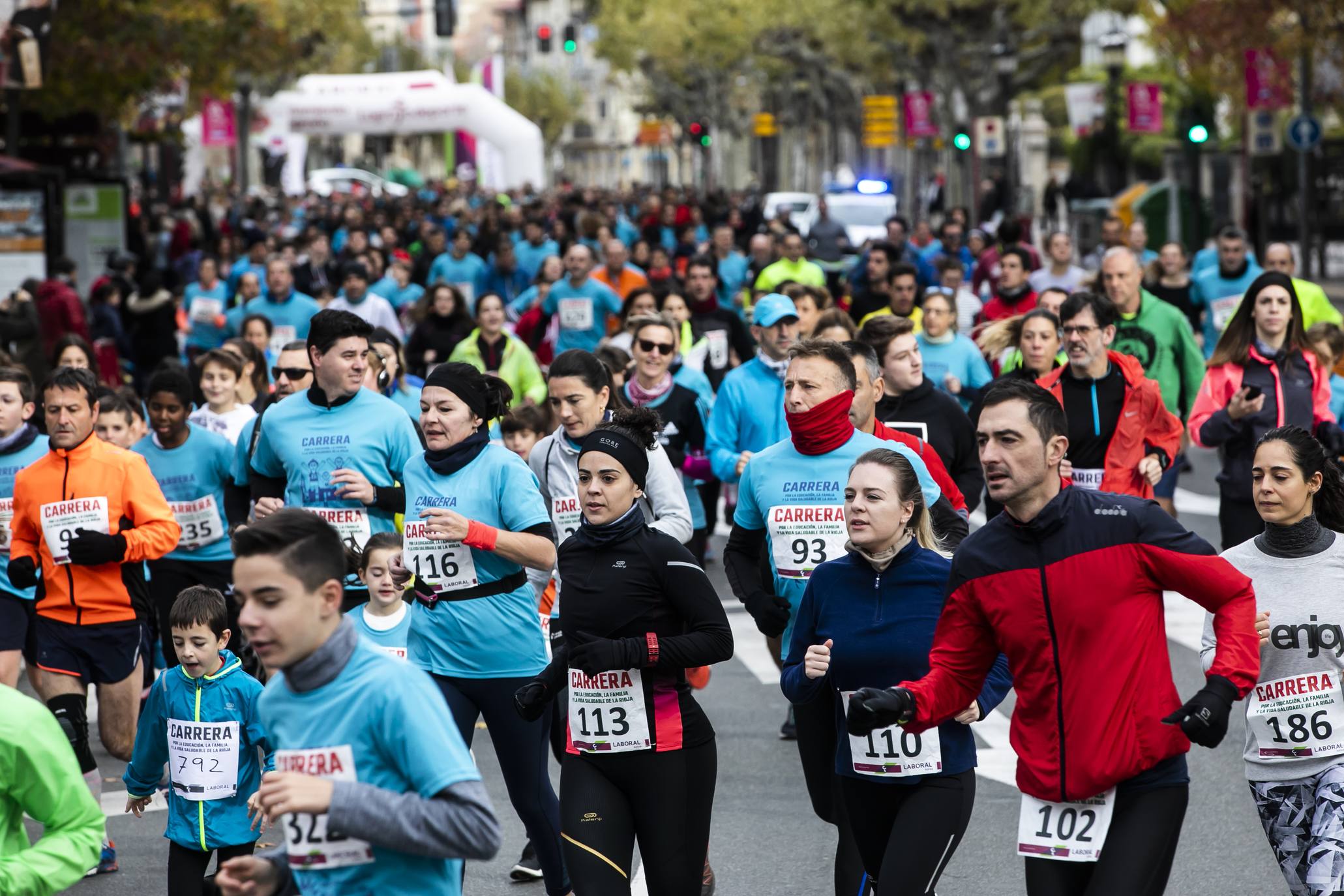 Cientos de familias y amigos han salido este domingo a hacer deporte por la capital riojana... ¡con un ambientazo increíble!