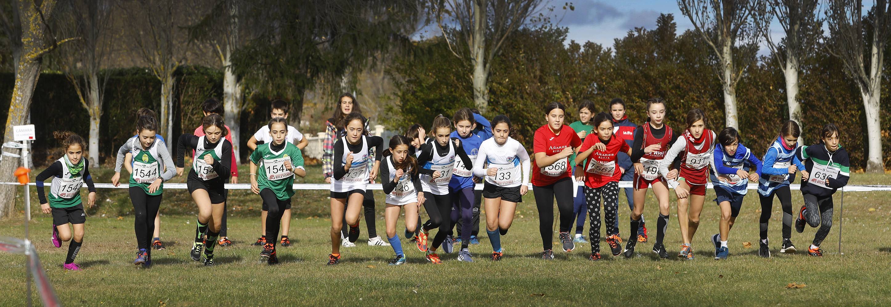 La galería de imágenes de la jornada de Cross en el municipio lo resume todo: mucho ambiente, risas y ejercicio físico en un día muy especial para todos los pequeños guerreros