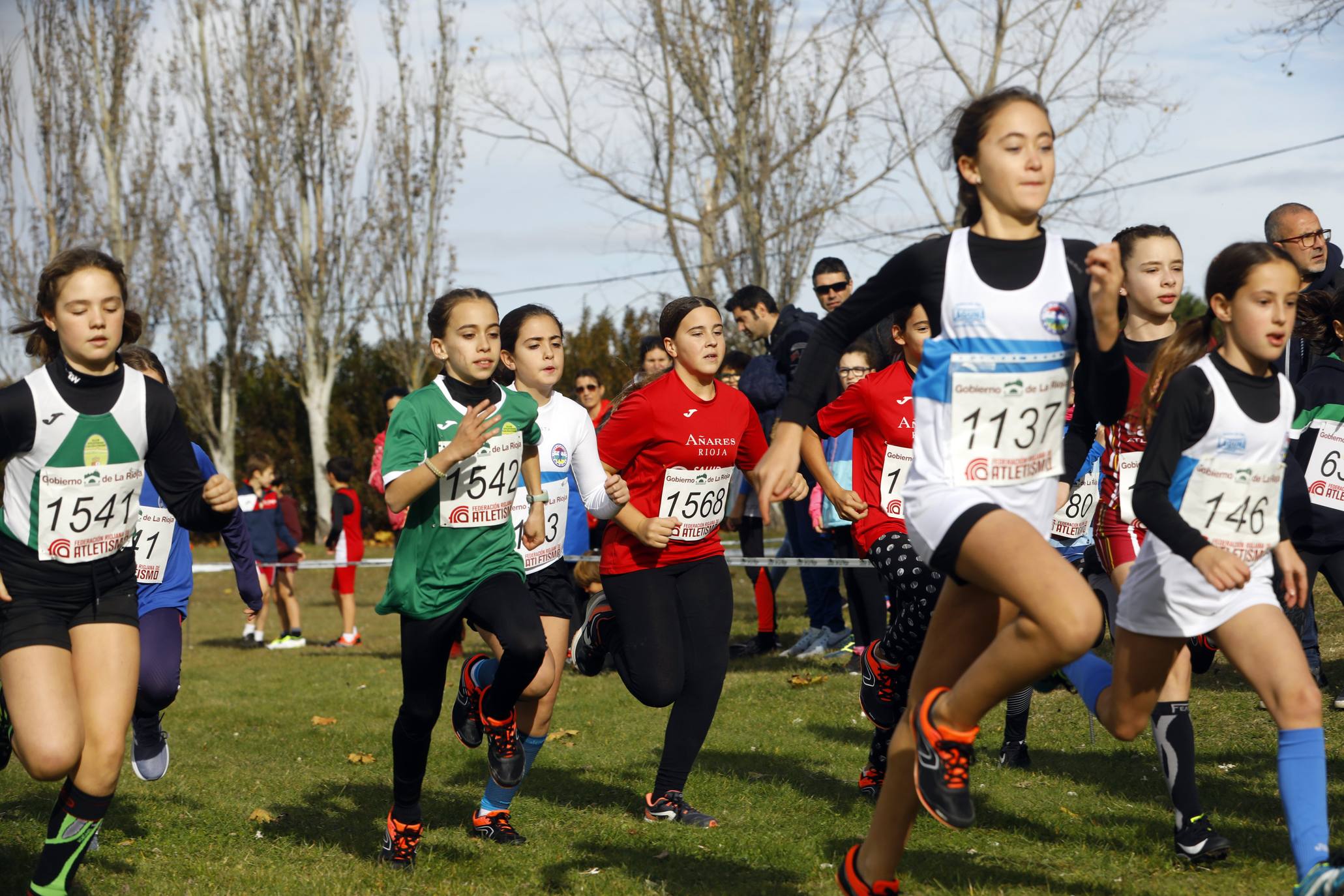 La galería de imágenes de la jornada de Cross en el municipio lo resume todo: mucho ambiente, risas y ejercicio físico en un día muy especial para todos los pequeños guerreros