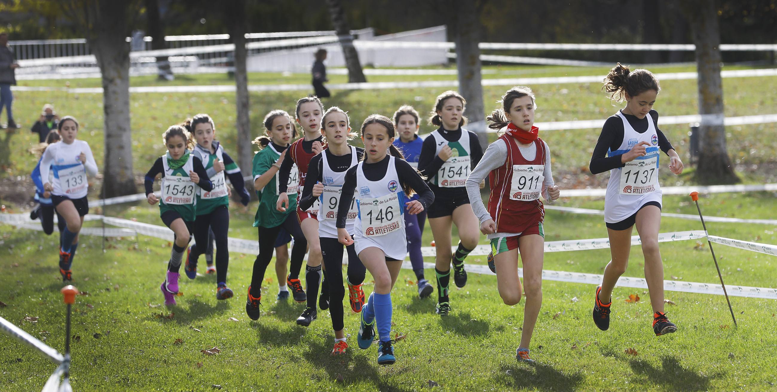 La galería de imágenes de la jornada de Cross en el municipio lo resume todo: mucho ambiente, risas y ejercicio físico en un día muy especial para todos los pequeños guerreros