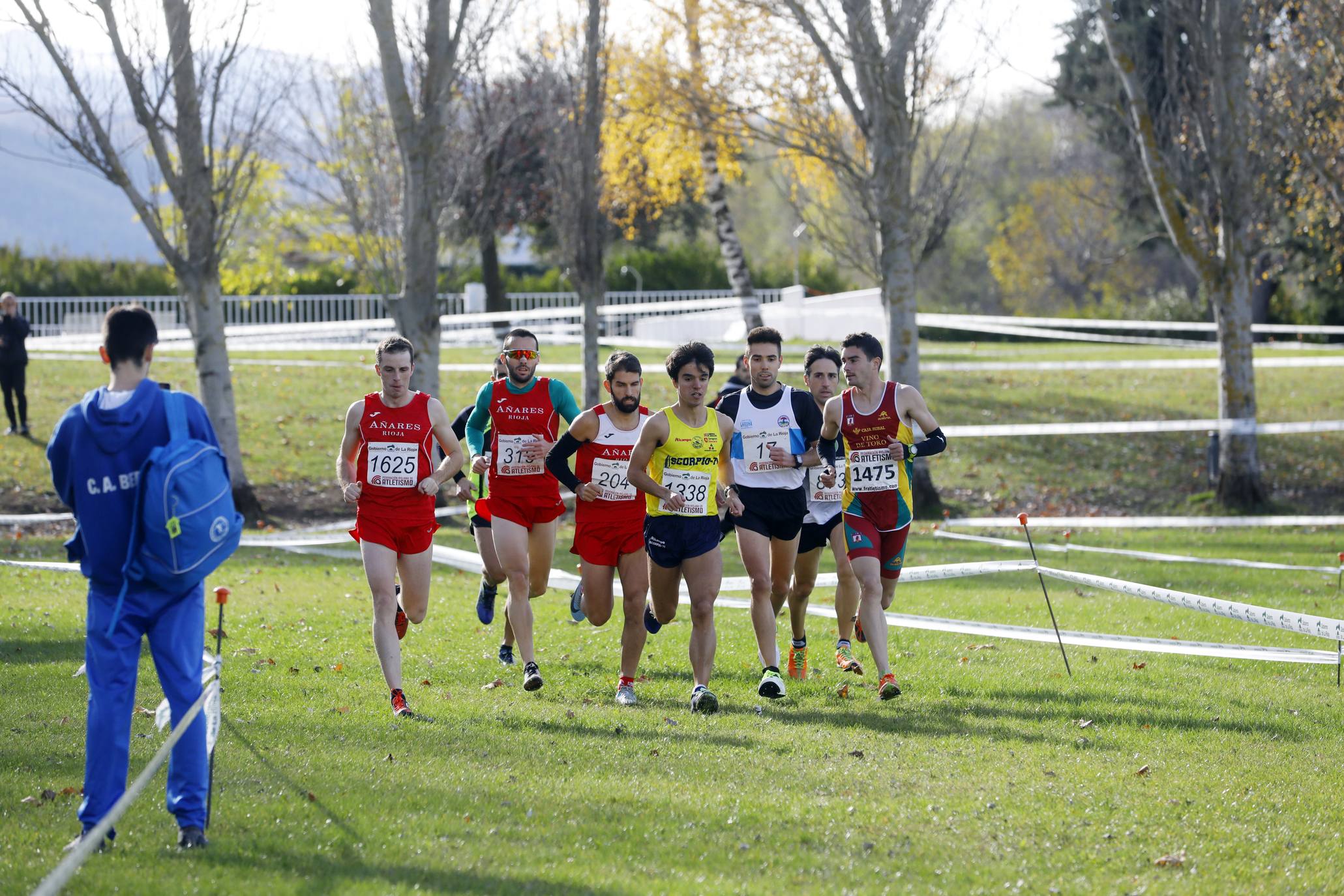 La galería de imágenes de la jornada de Cross en el municipio lo resume todo: mucho ambiente, risas y ejercicio físico en un día muy especial para todos los pequeños guerreros