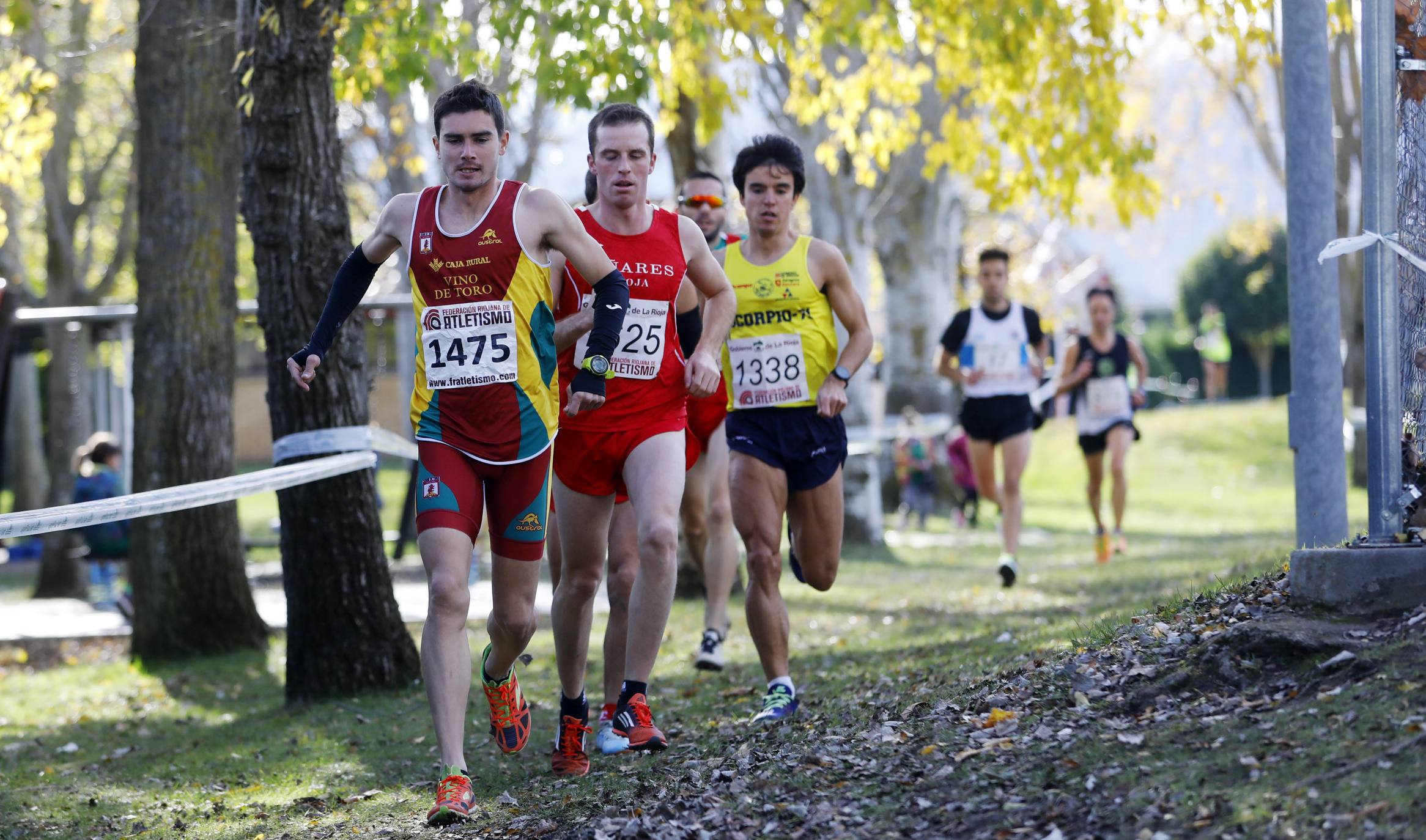 La galería de imágenes de la jornada de Cross en el municipio lo resume todo: mucho ambiente, risas y ejercicio físico en un día muy especial para todos los pequeños guerreros