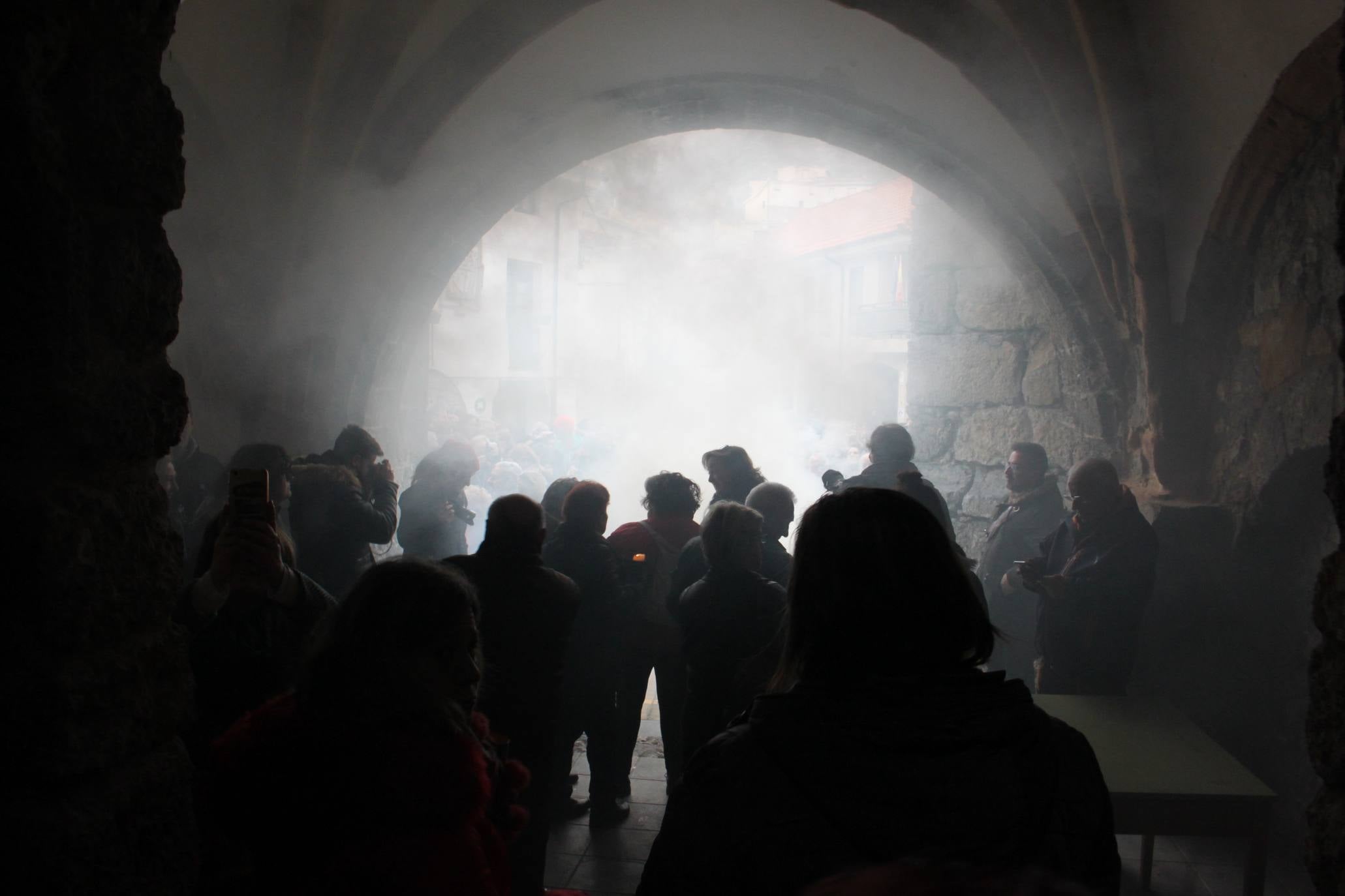 Impresionante, como cada año, la Procesión del Humo de Arnedillo. 