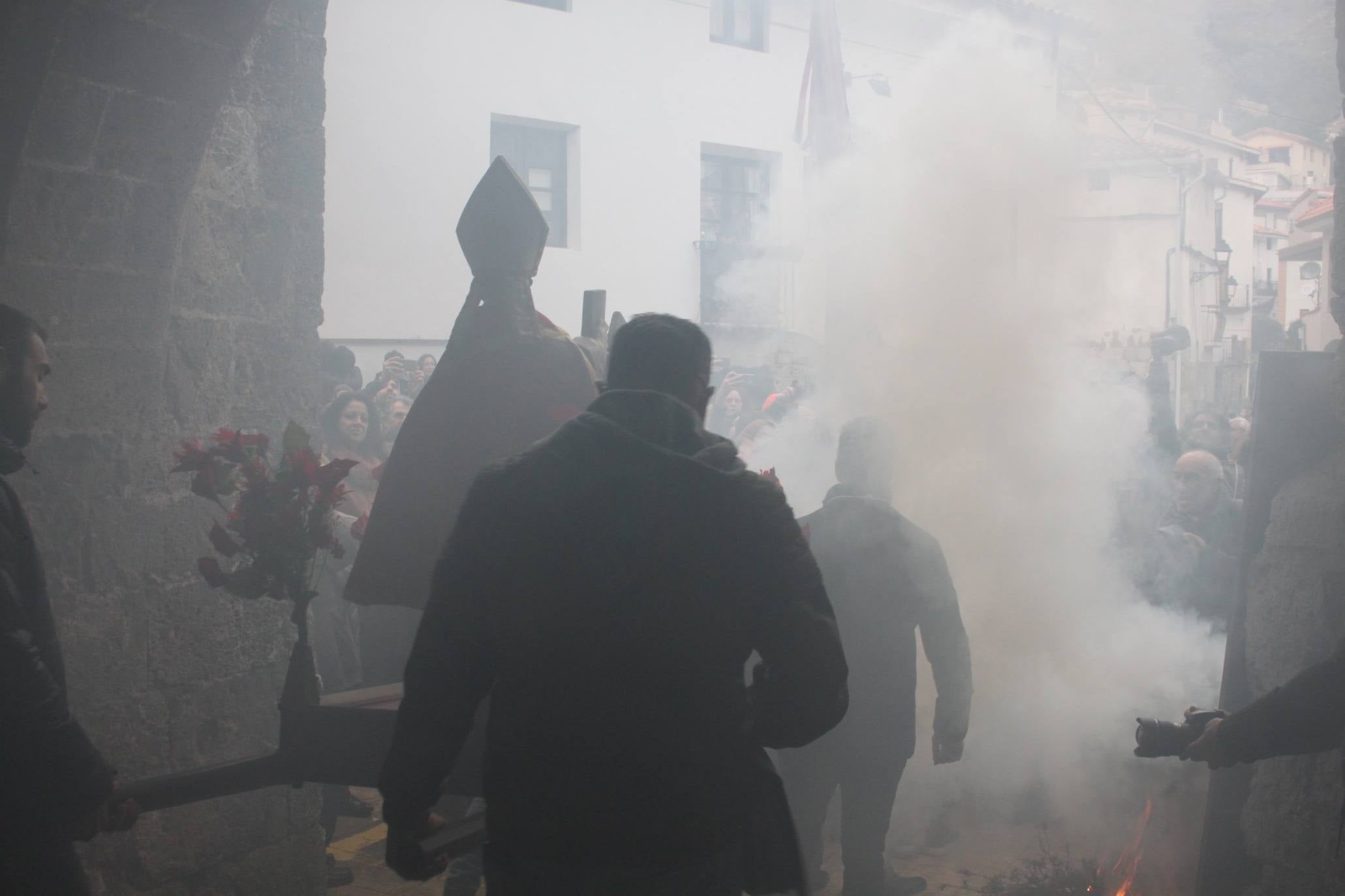 Impresionante, como cada año, la Procesión del Humo de Arnedillo. 