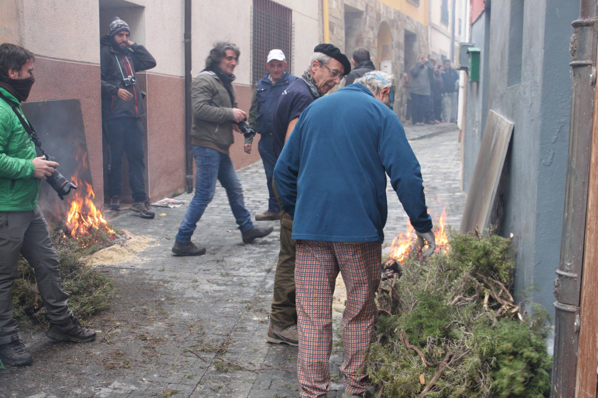 Impresionante, como cada año, la Procesión del Humo de Arnedillo. 