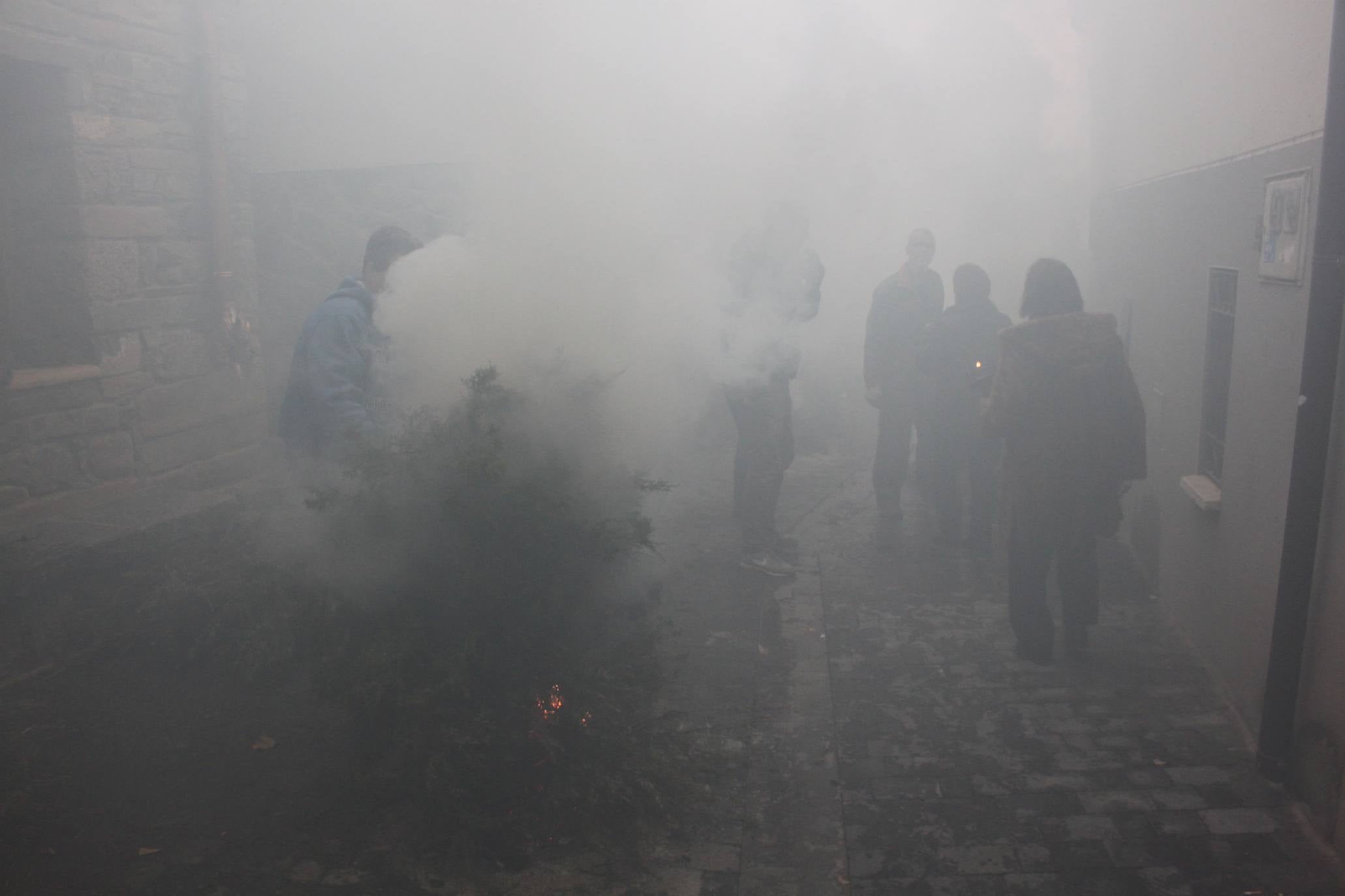 Impresionante, como cada año, la Procesión del Humo de Arnedillo. 